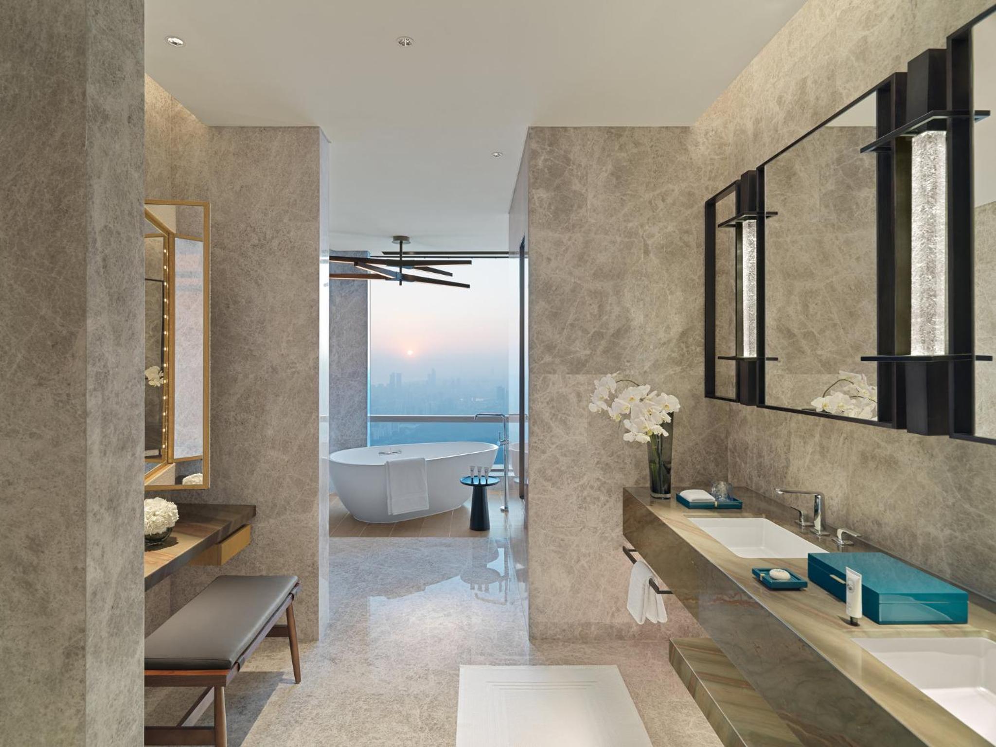 Deluxe View Suite photo 3