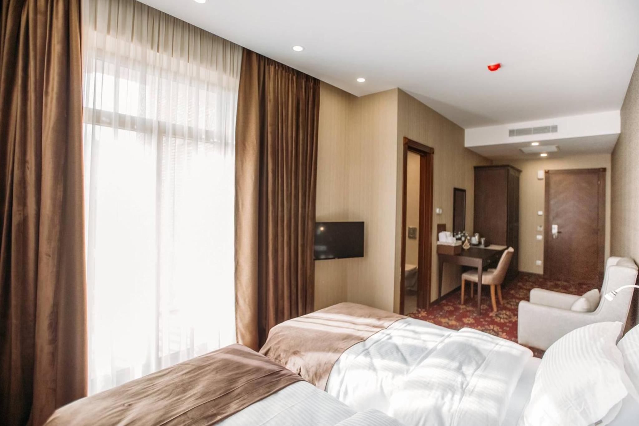 Double Or Twin Room With Balcony - Photo 1