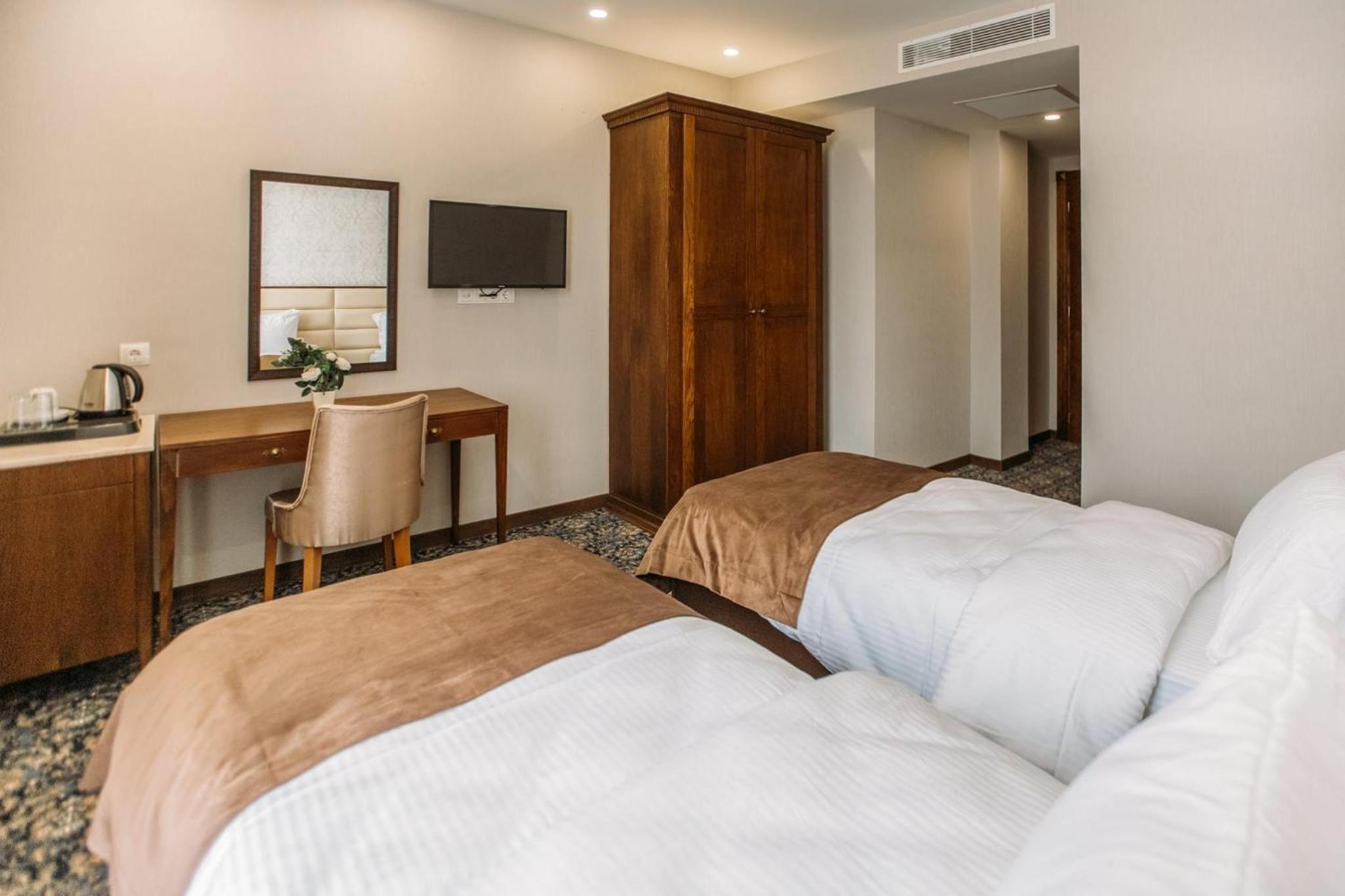 Double Or Twin Room - Photo 8