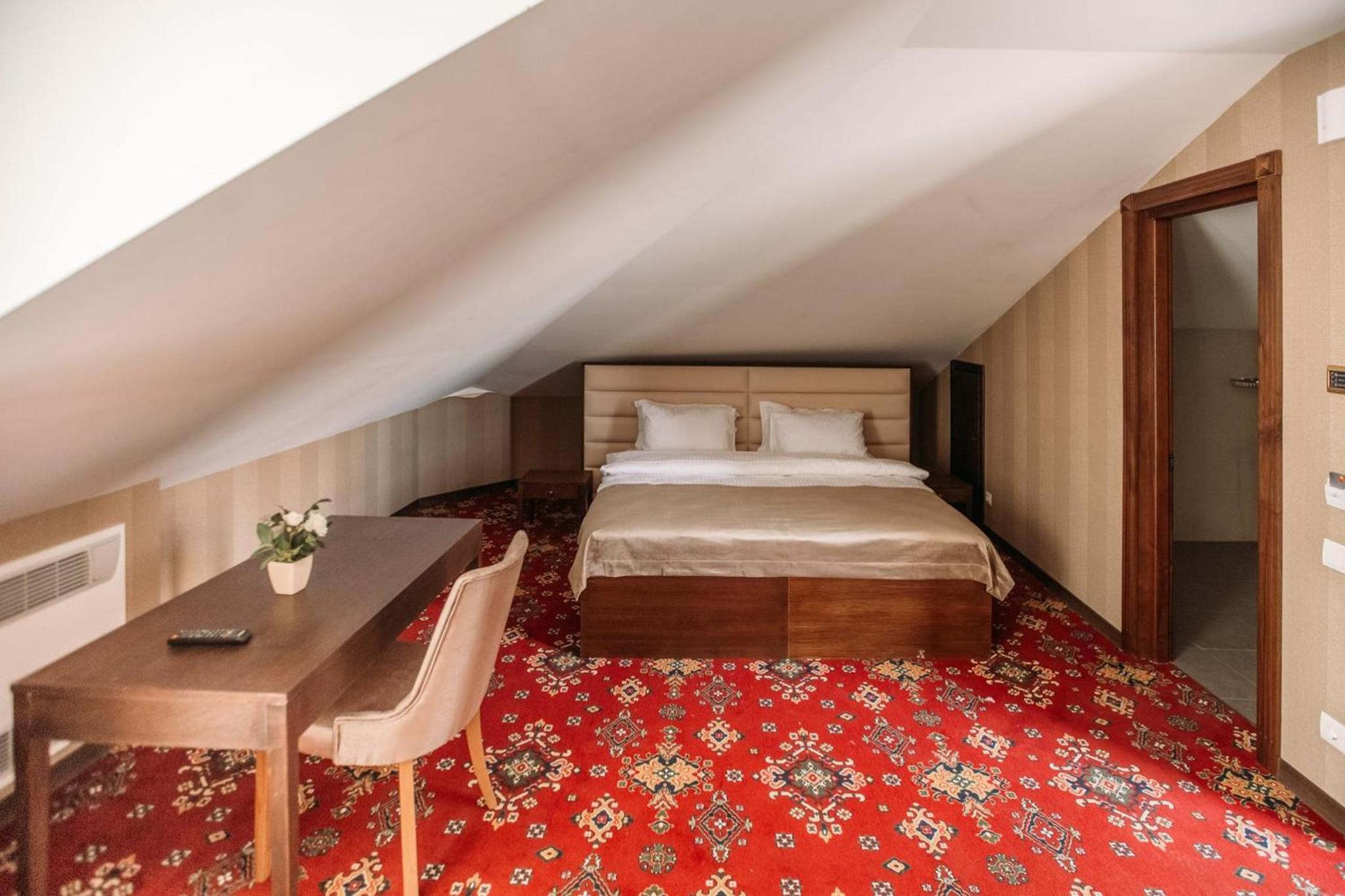 Double Room With Mountain View - Photo 2