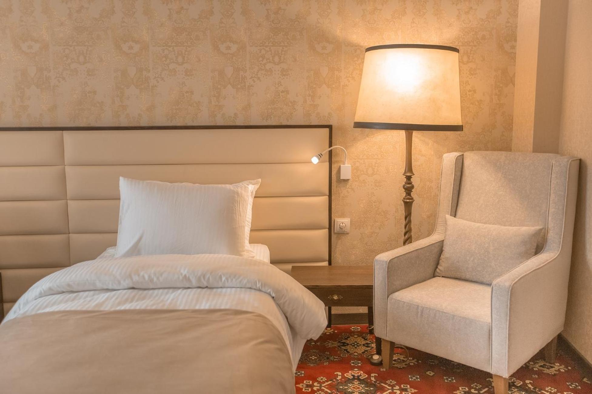 Superior Double Or Twin Room With City View - Photo 7