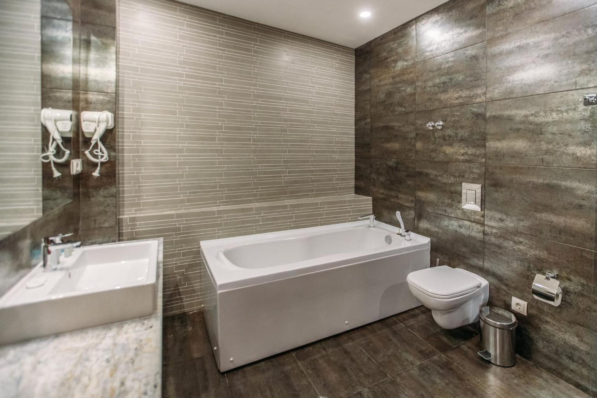 Superior Double Or Twin Room With City View - Photo 8