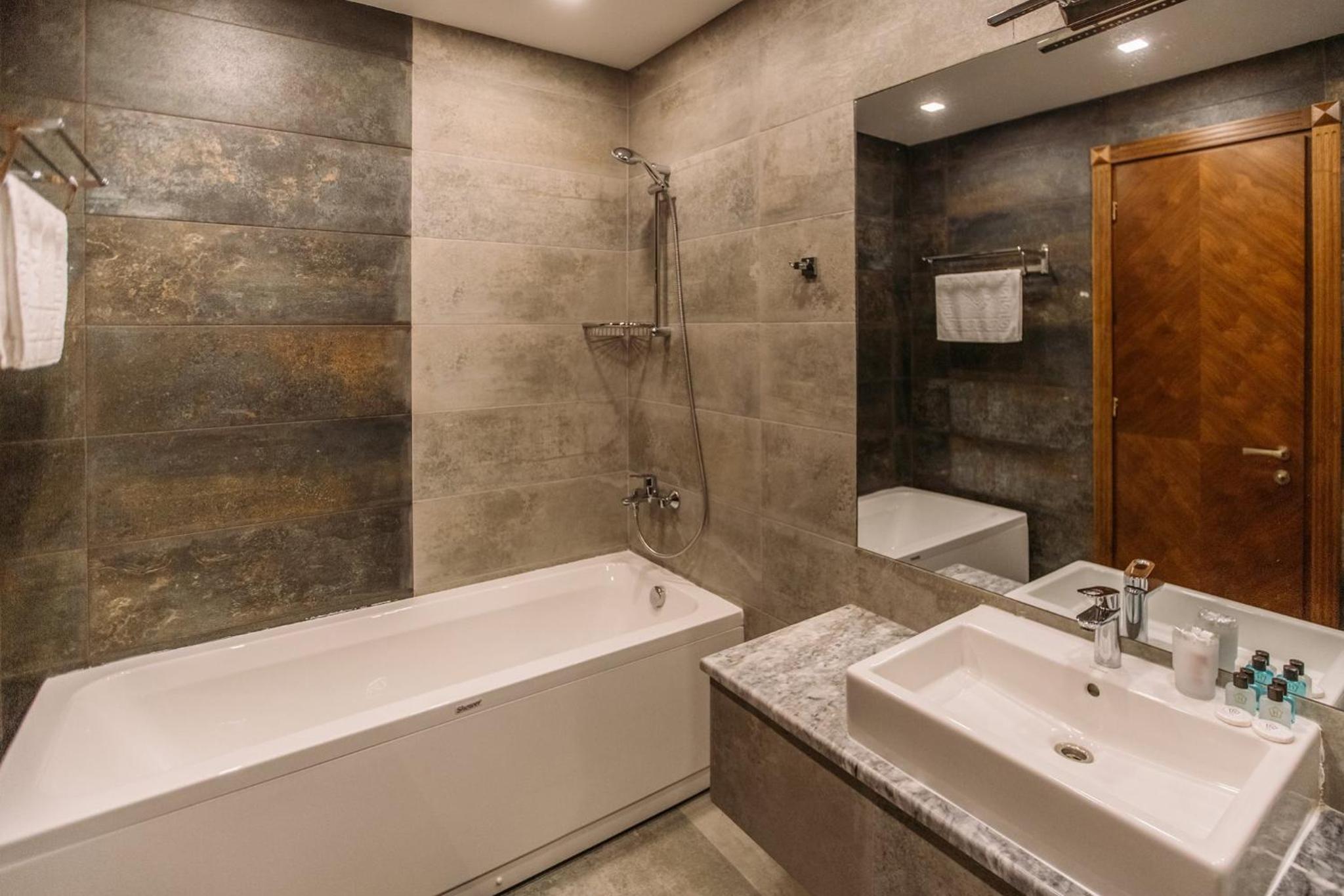 One-Bedroom Suite - Photo 1