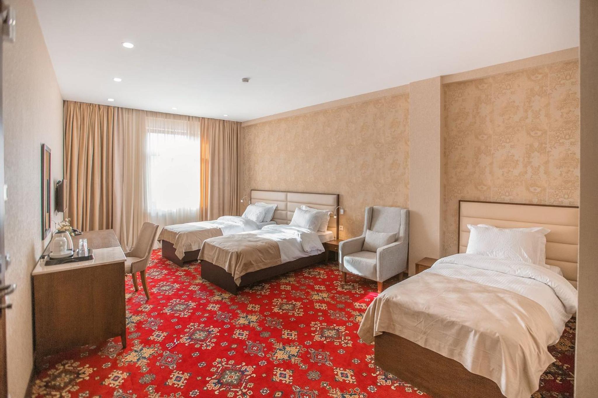 Triple Room With City View