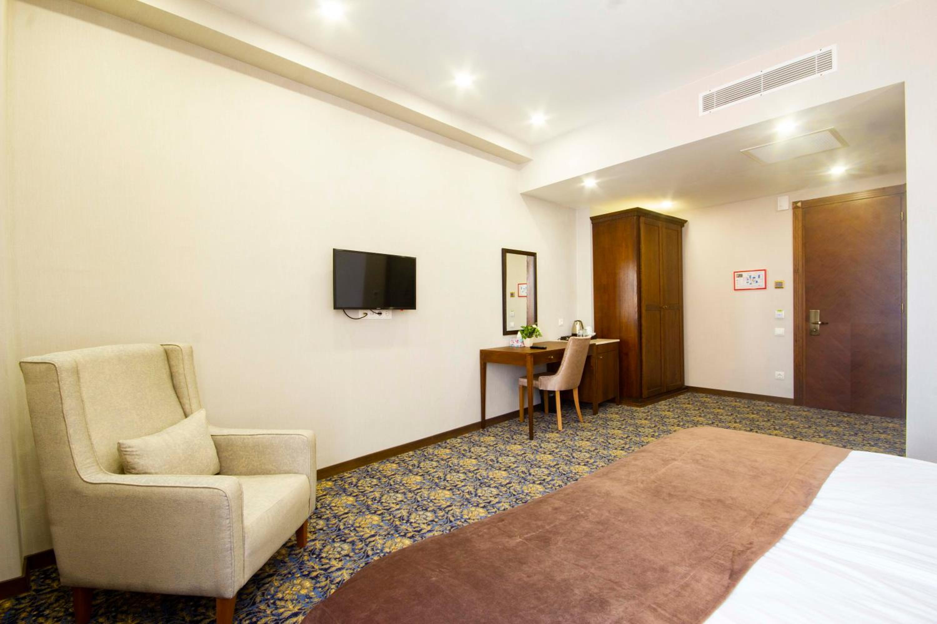 Double Or Twin Room - Photo 18