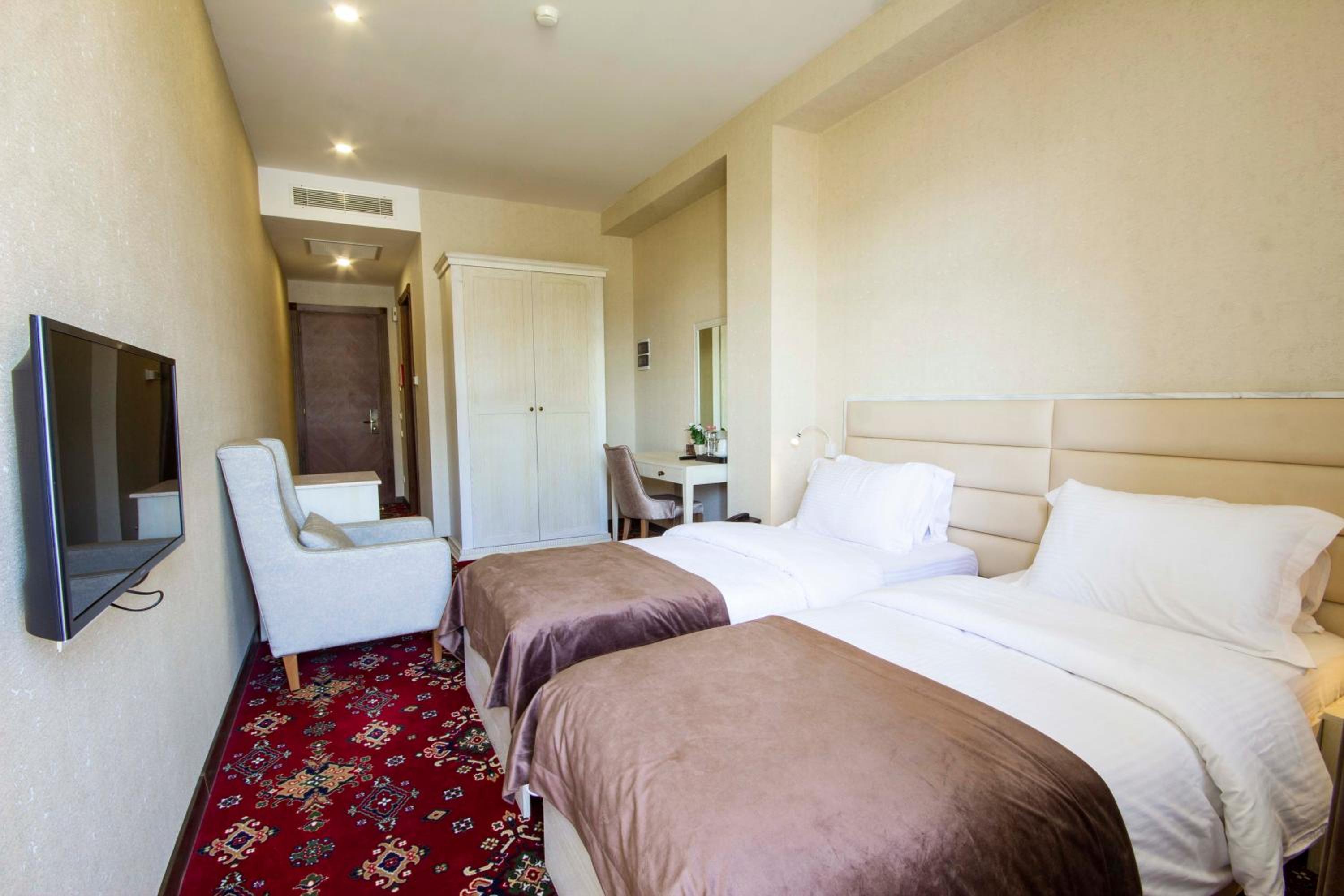 Double Or Twin Room With Balcony - Photo 14