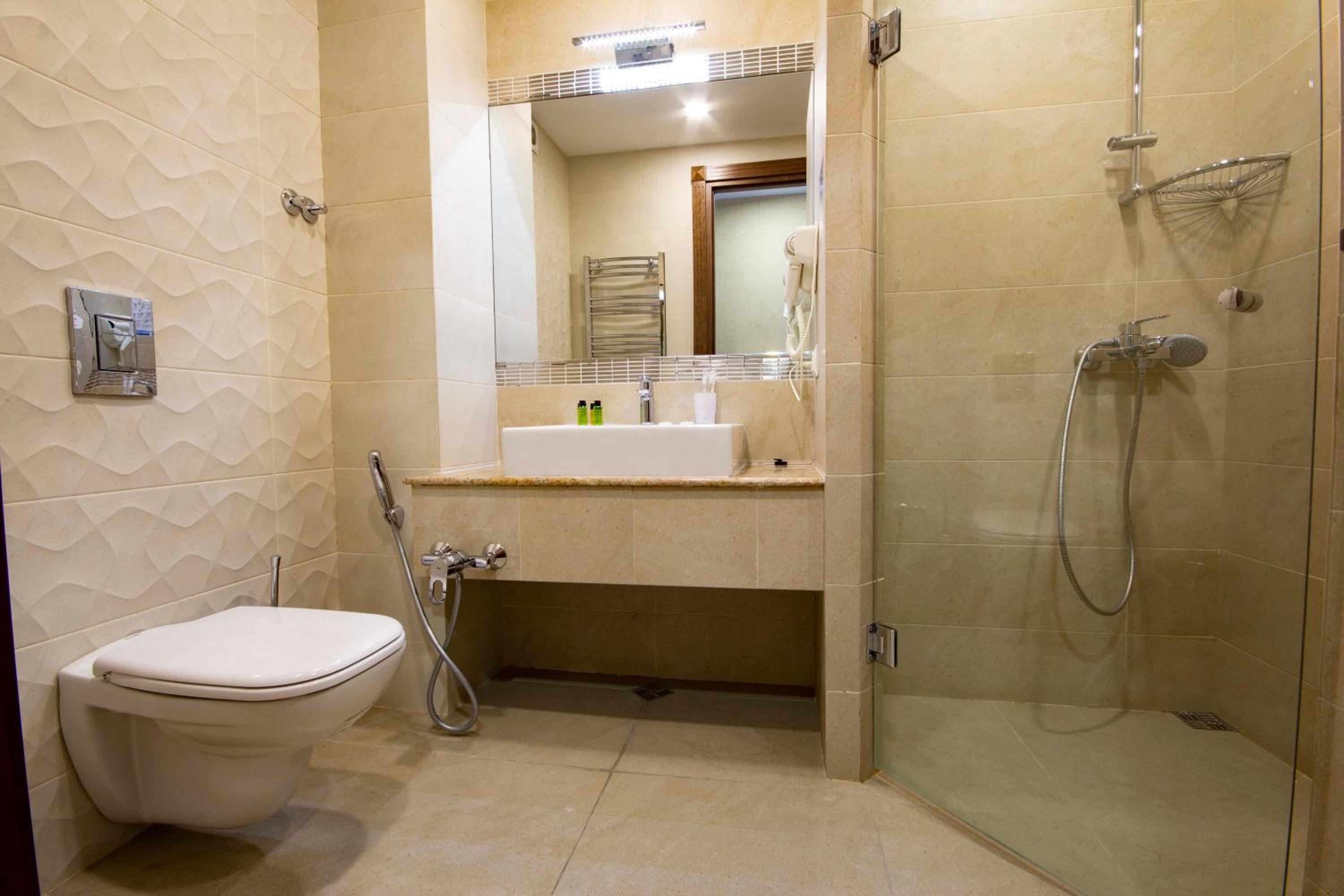 Superior Double Or Twin Room With City View - Photo 9