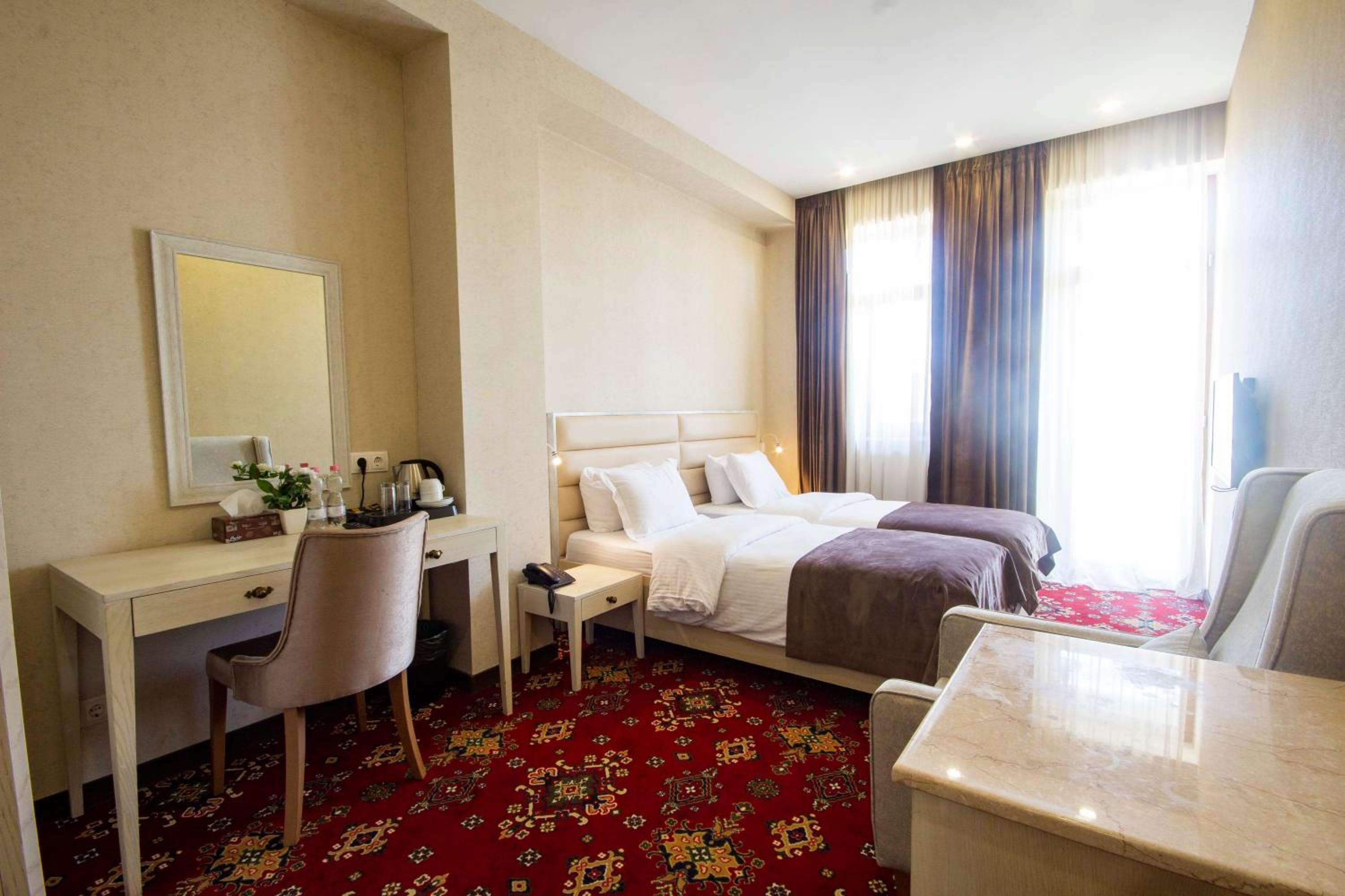 Double Or Twin Room With Balcony - Photo 15