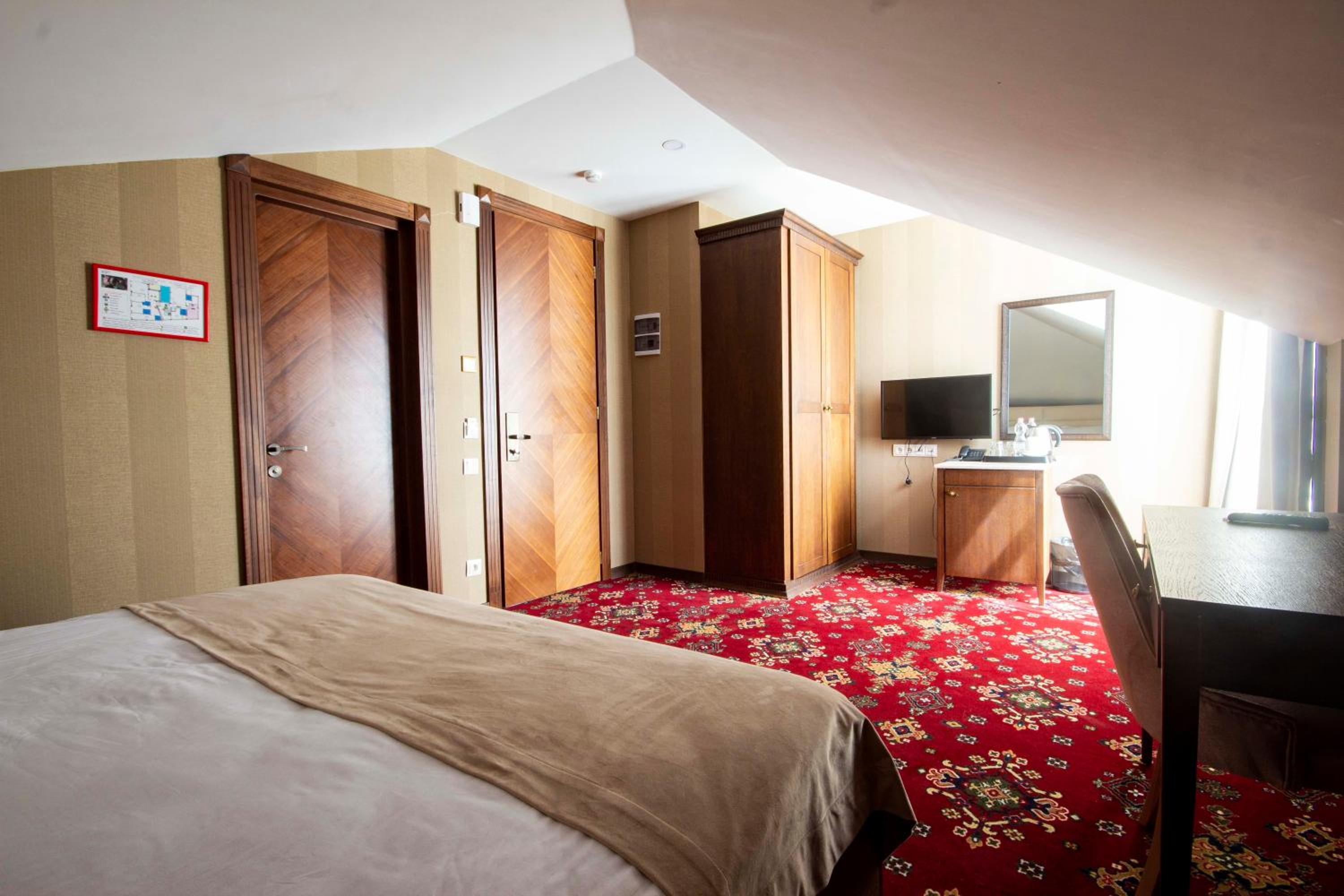 Double Room With Mountain View - Photo 6