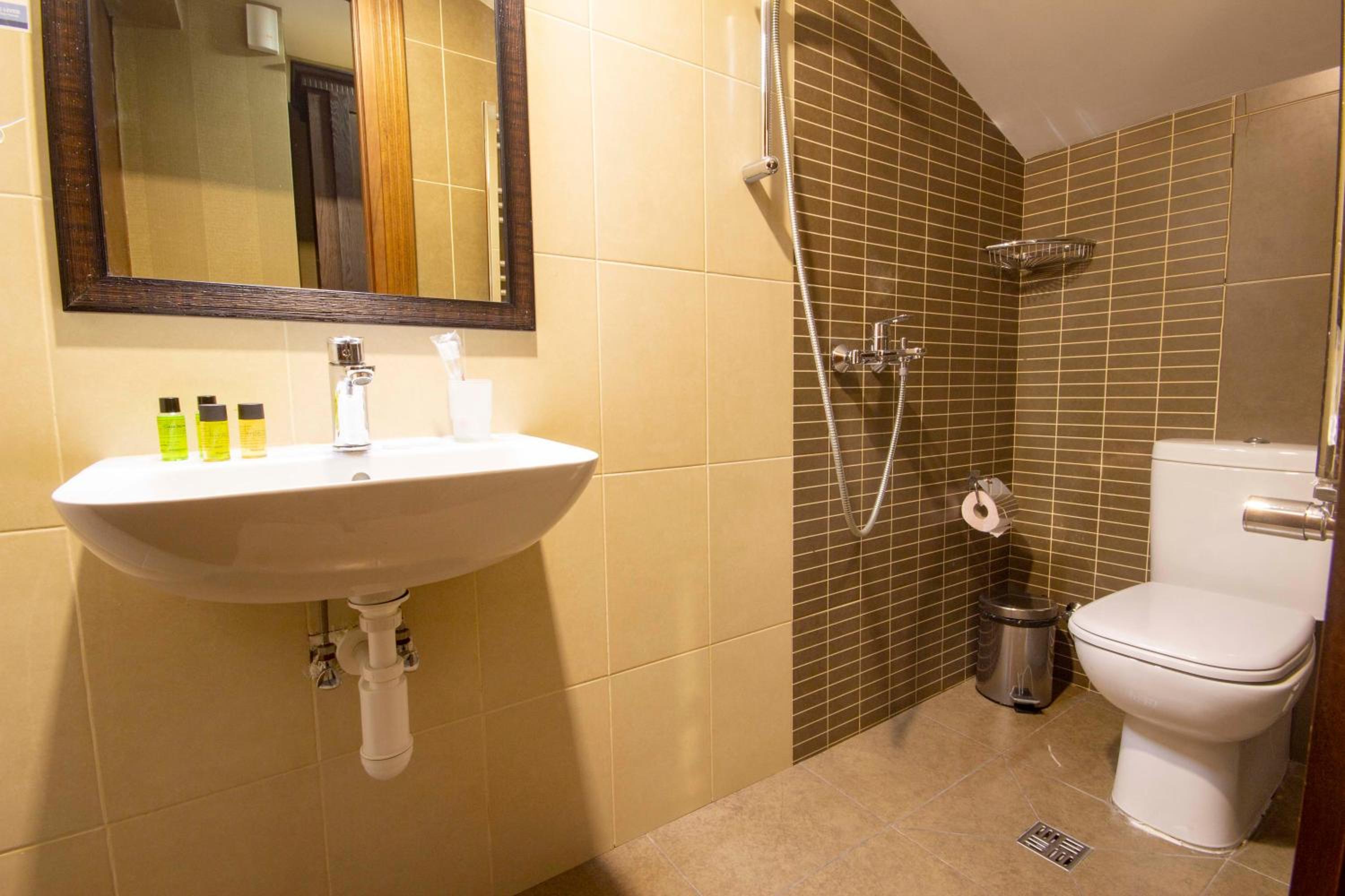Budget Double Room photo 3