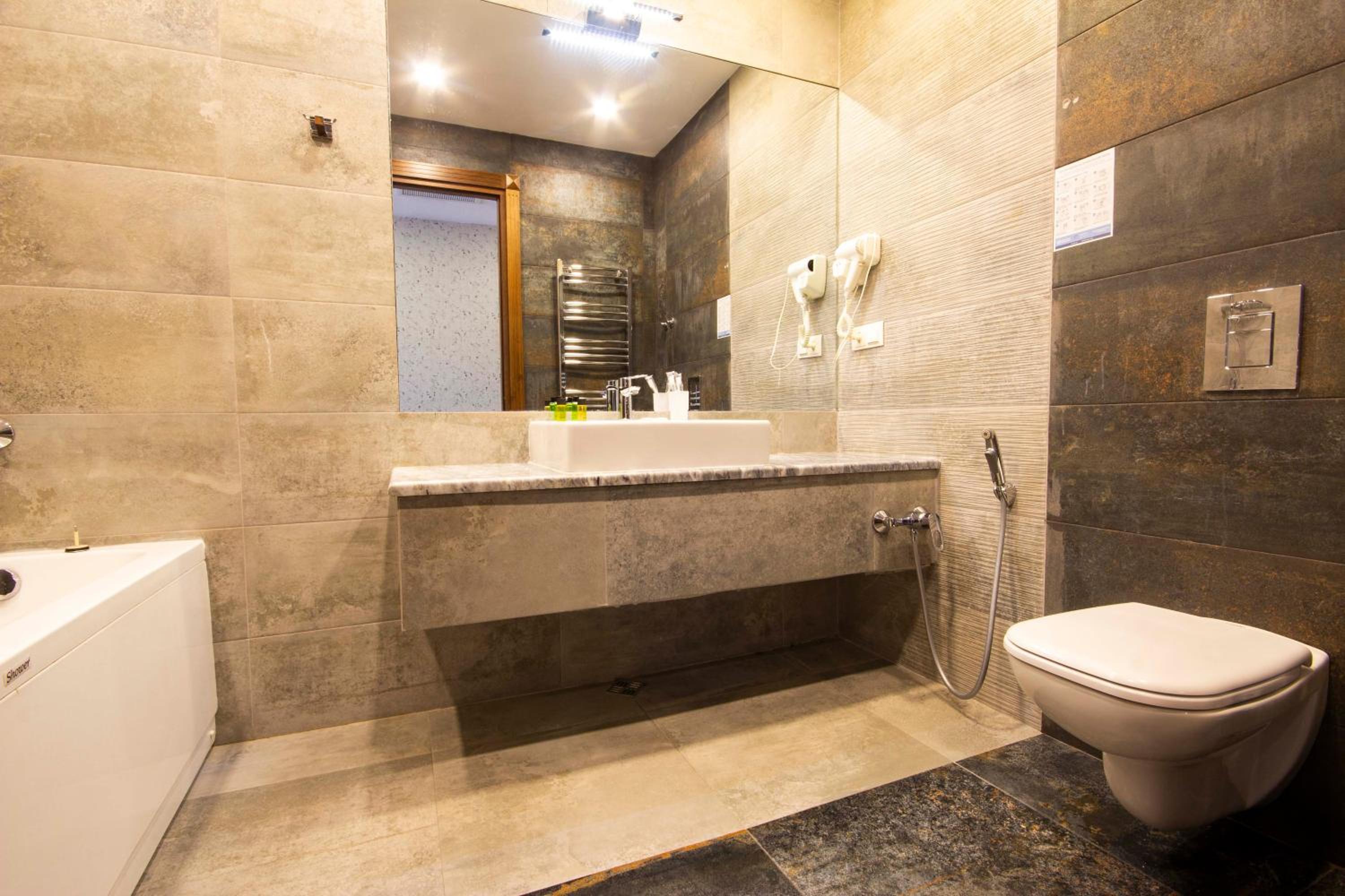 One-Bedroom Suite - Photo 12