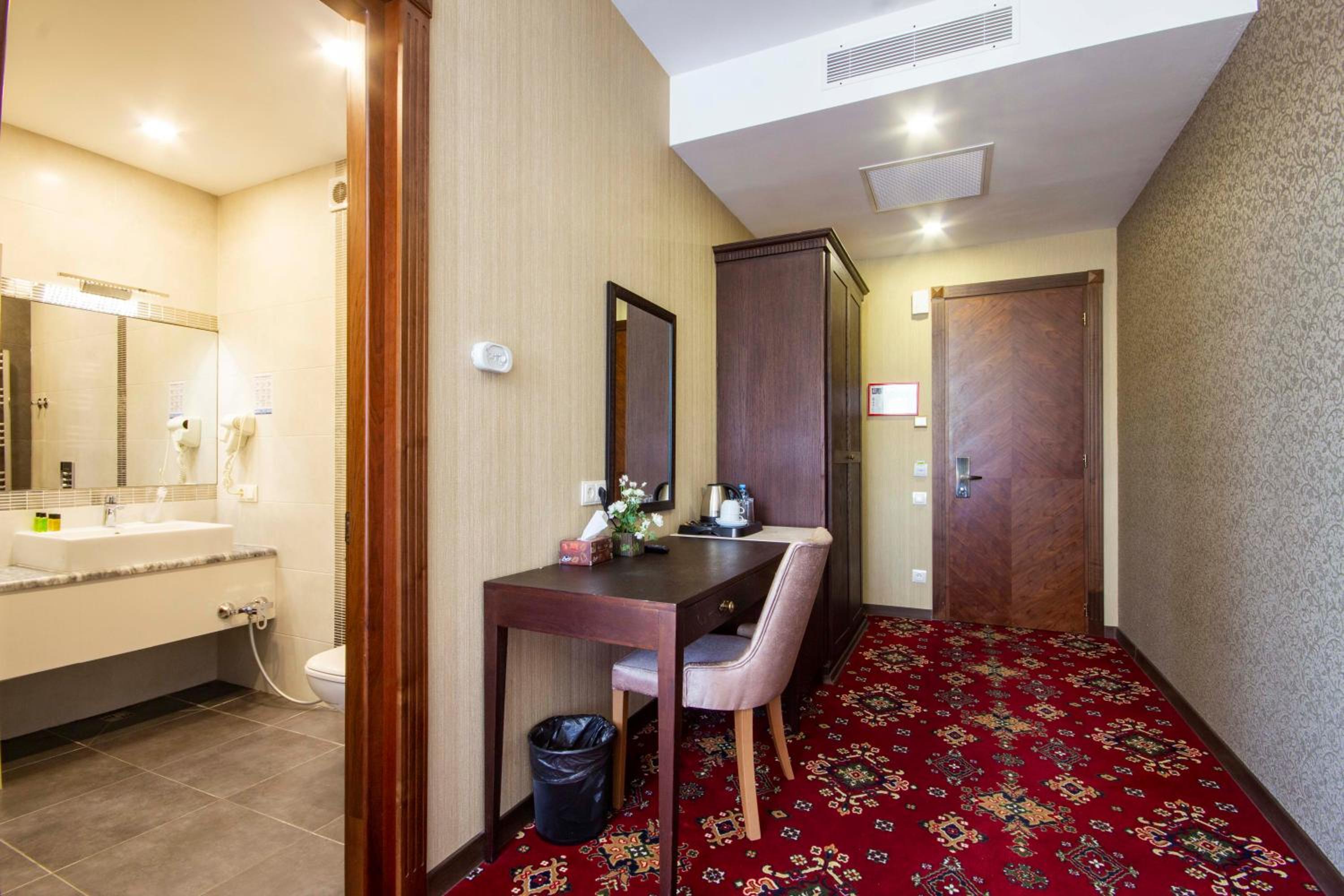 Double Or Twin Room With Balcony - Photo 22