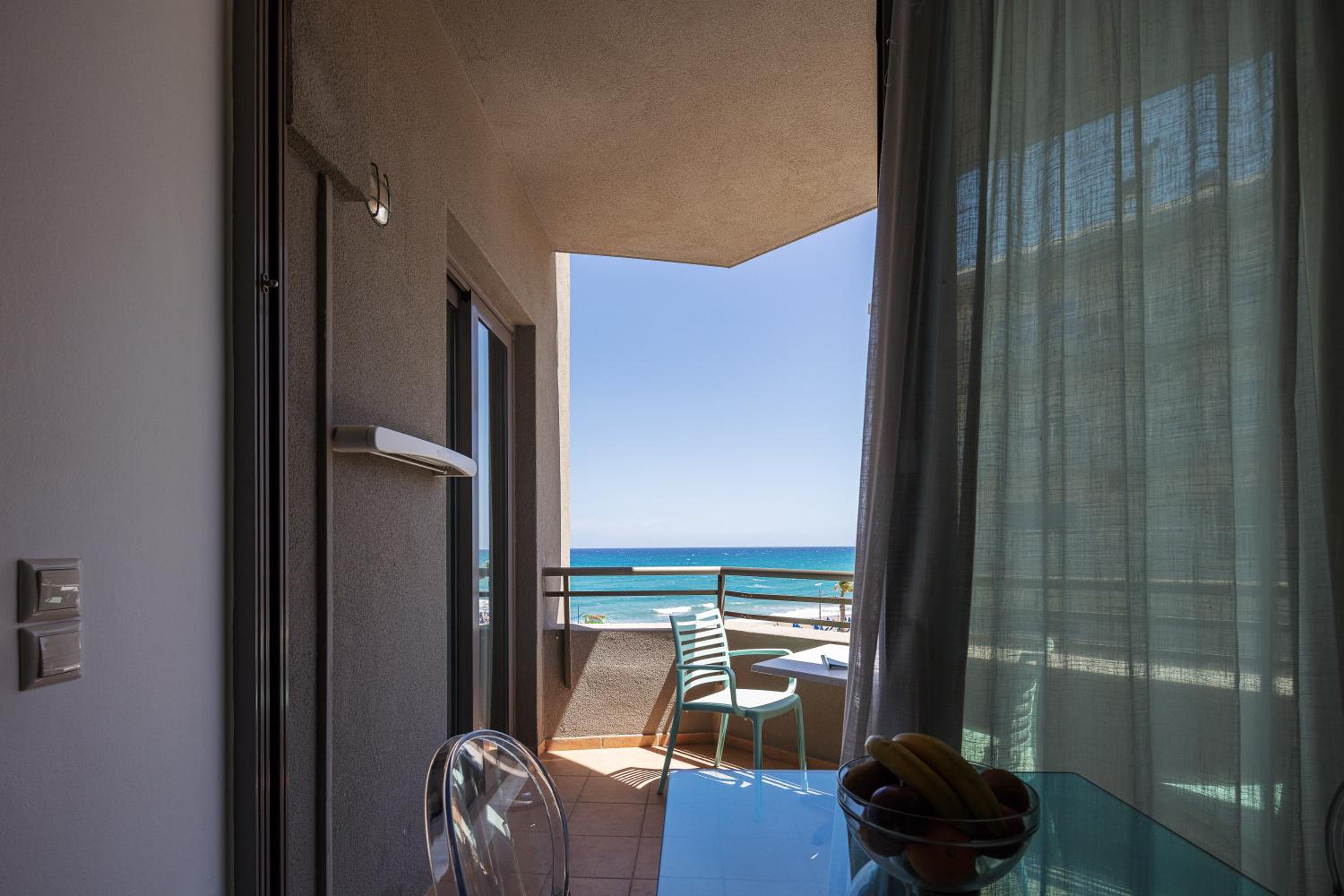 Executive Apartment with Sea View photo 2