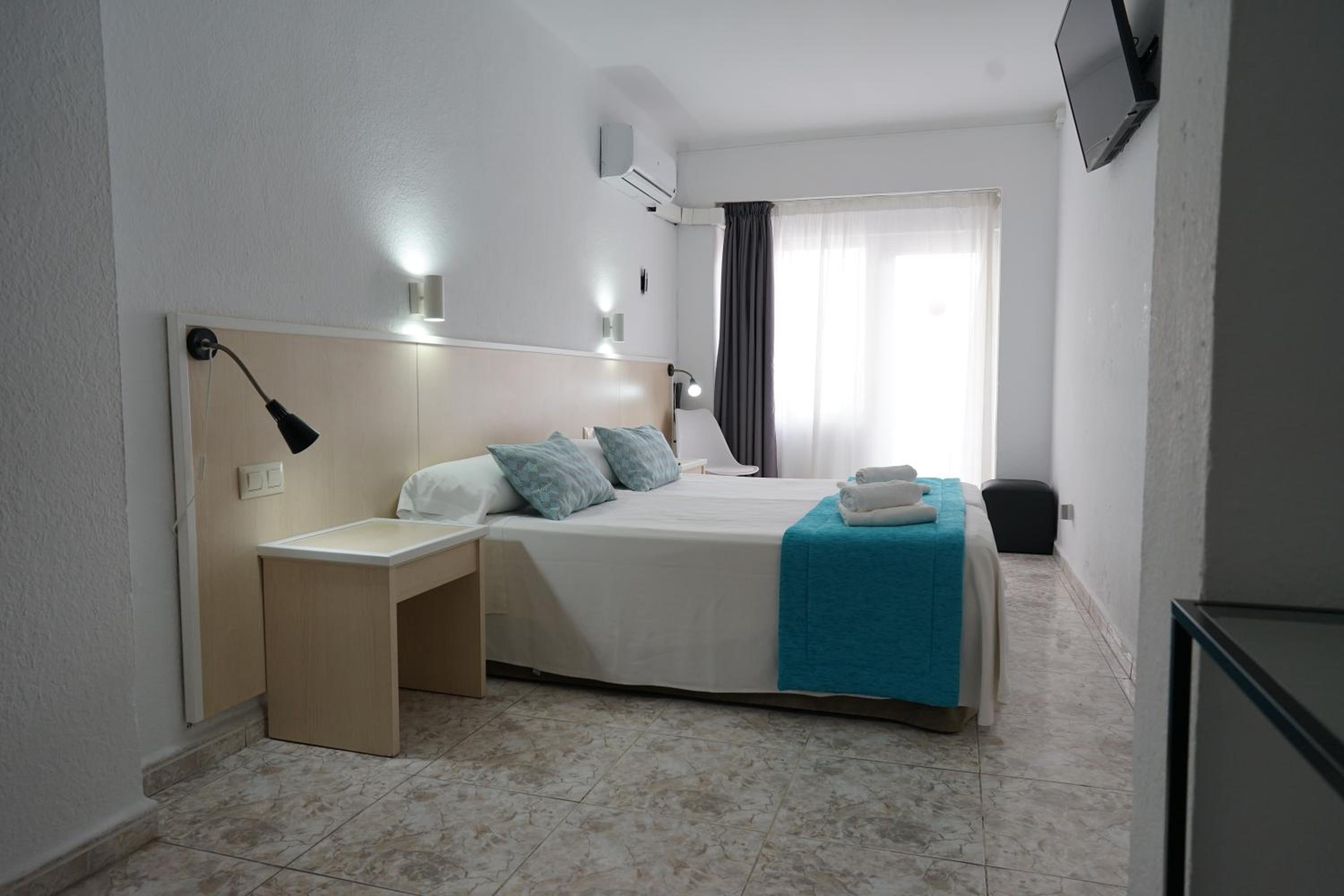 Twin Room with Balcony photo 3