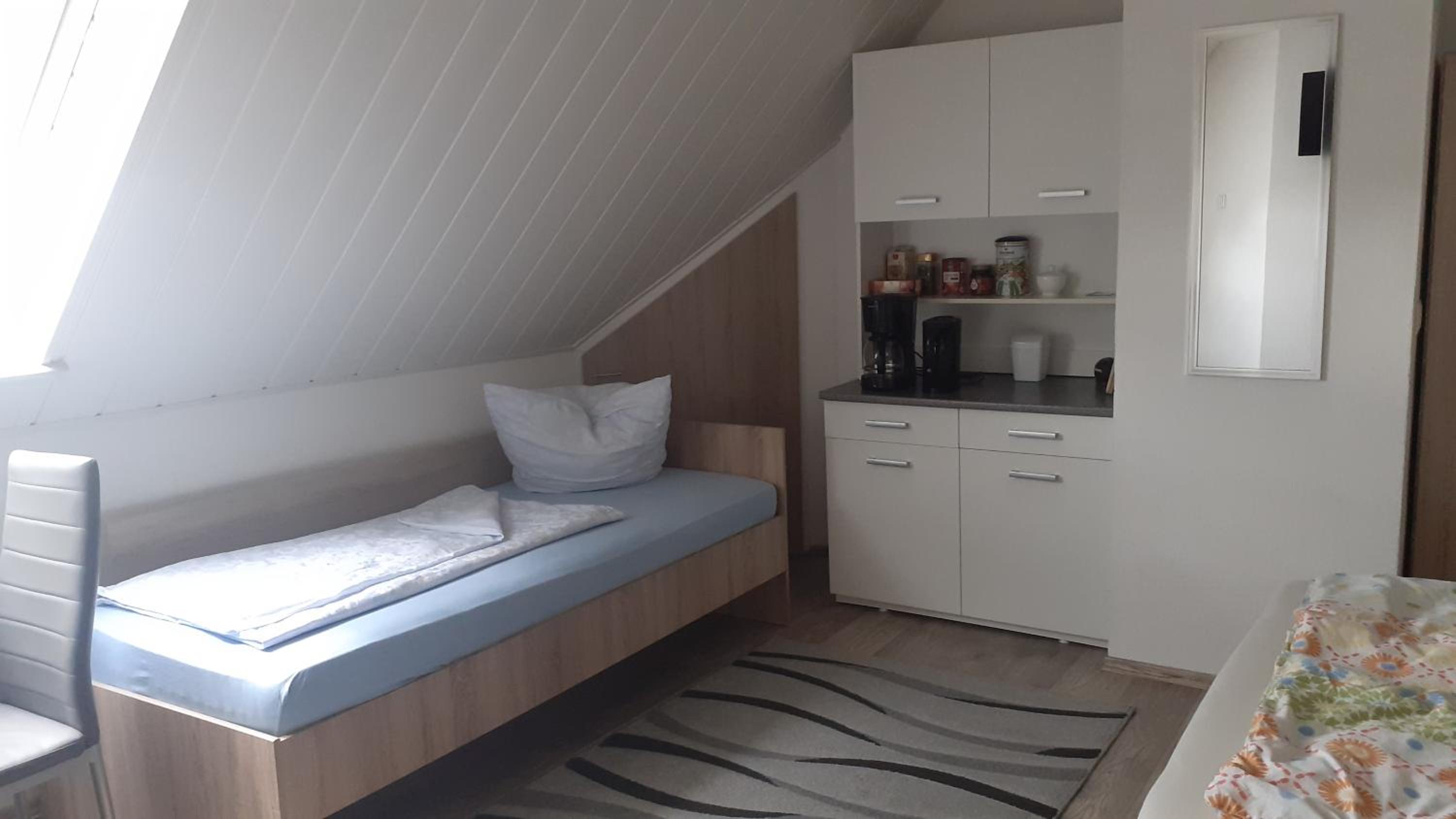 Triple Room with Private Bathroom - Photo 2