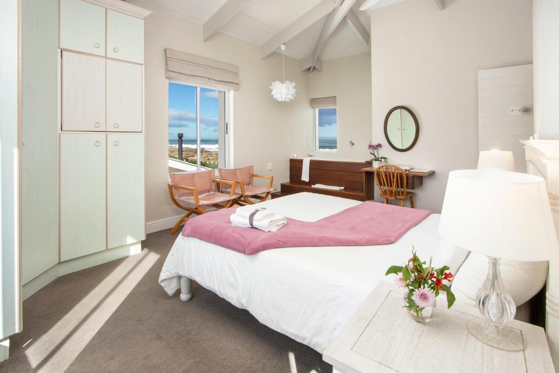 Luxury Queen Room - Photo 6