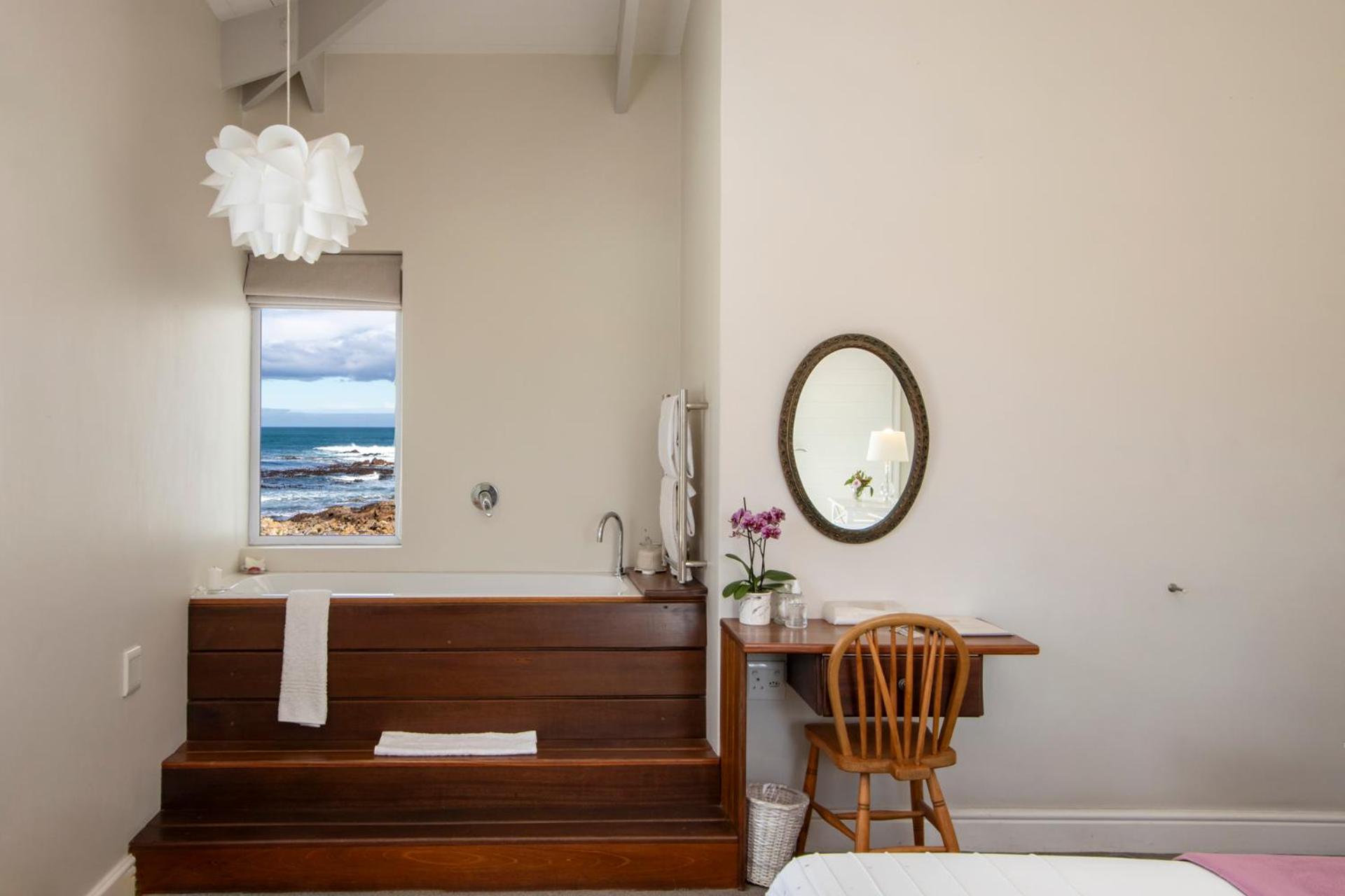 Luxury Queen Room - Photo 5