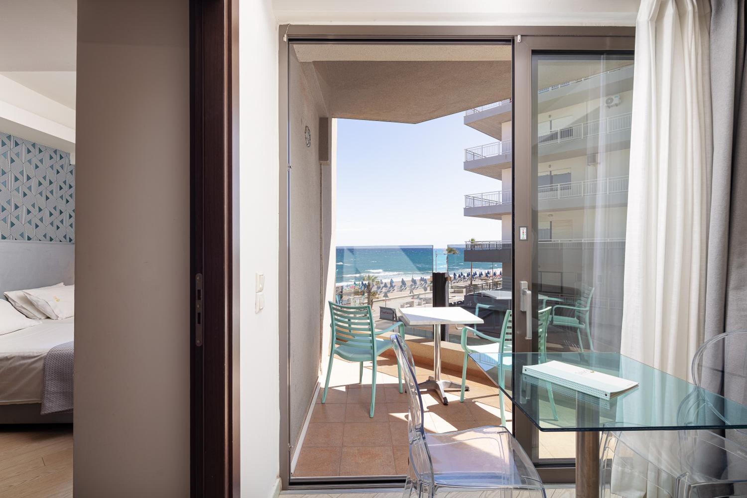 Apartment with Side Sea View - Photo 13