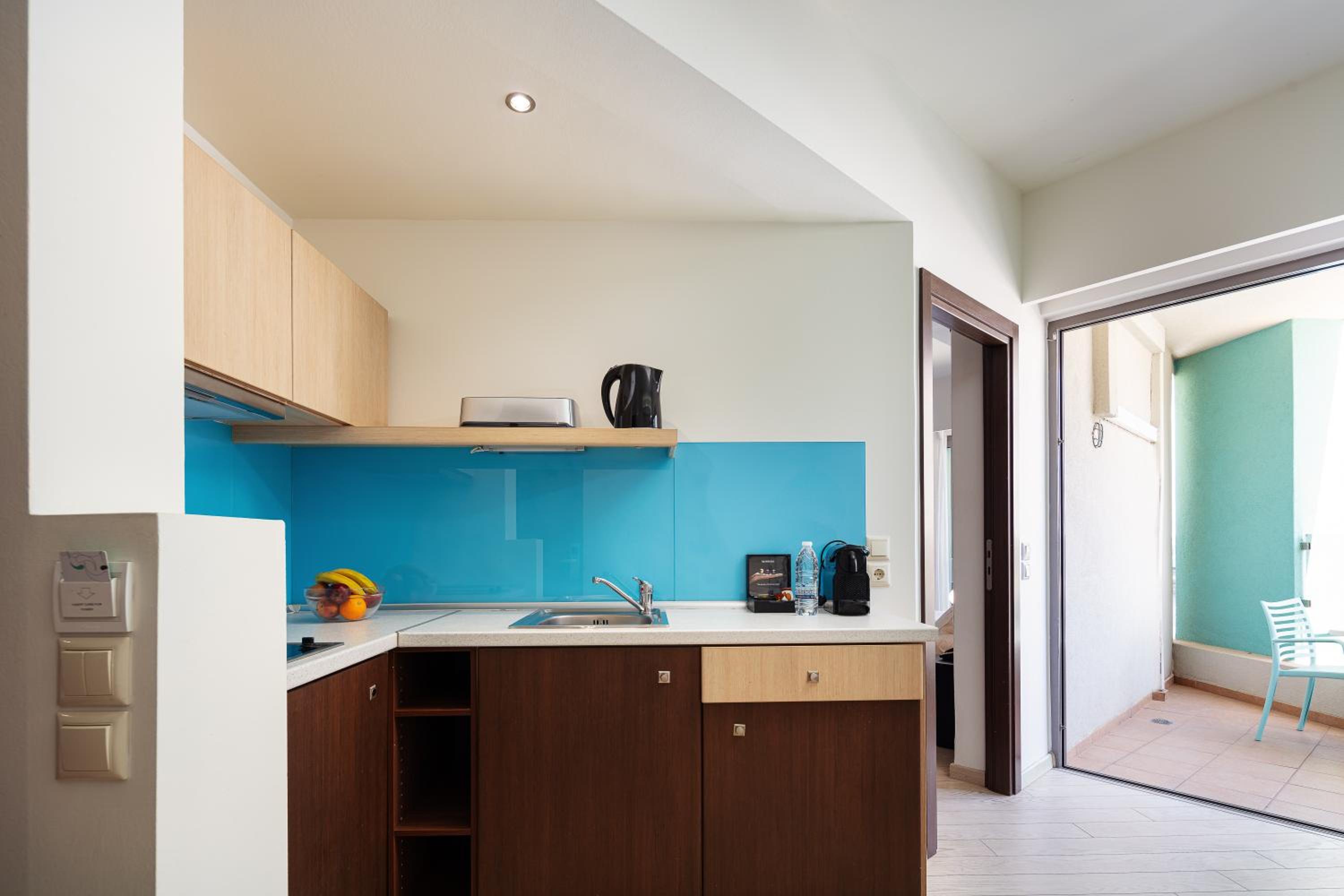 Apartment with Side Sea View - Photo 9