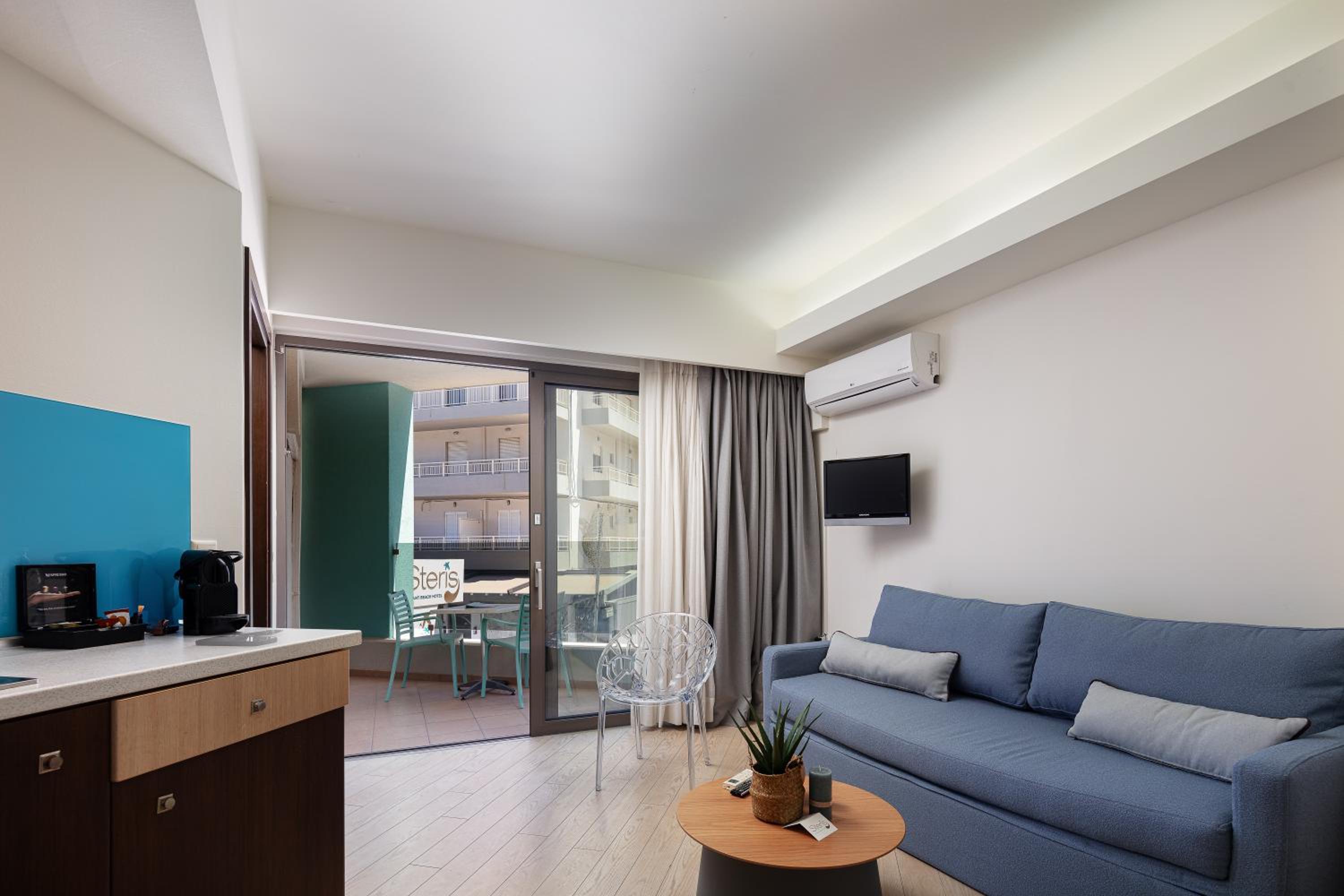 Apartment with Side Sea View - Photo 6