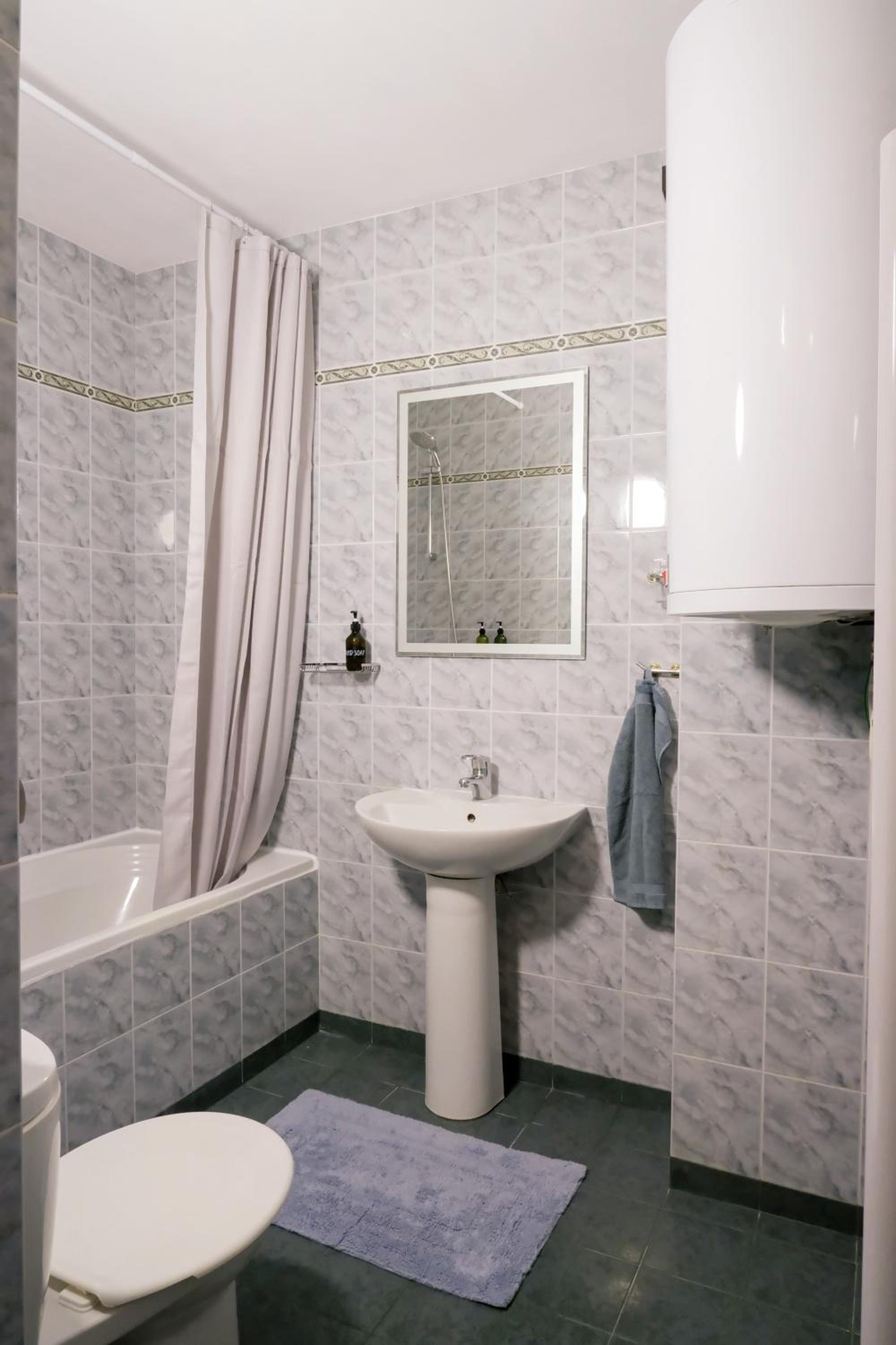 Two-Bedroom Apartment with Balcony photo 2