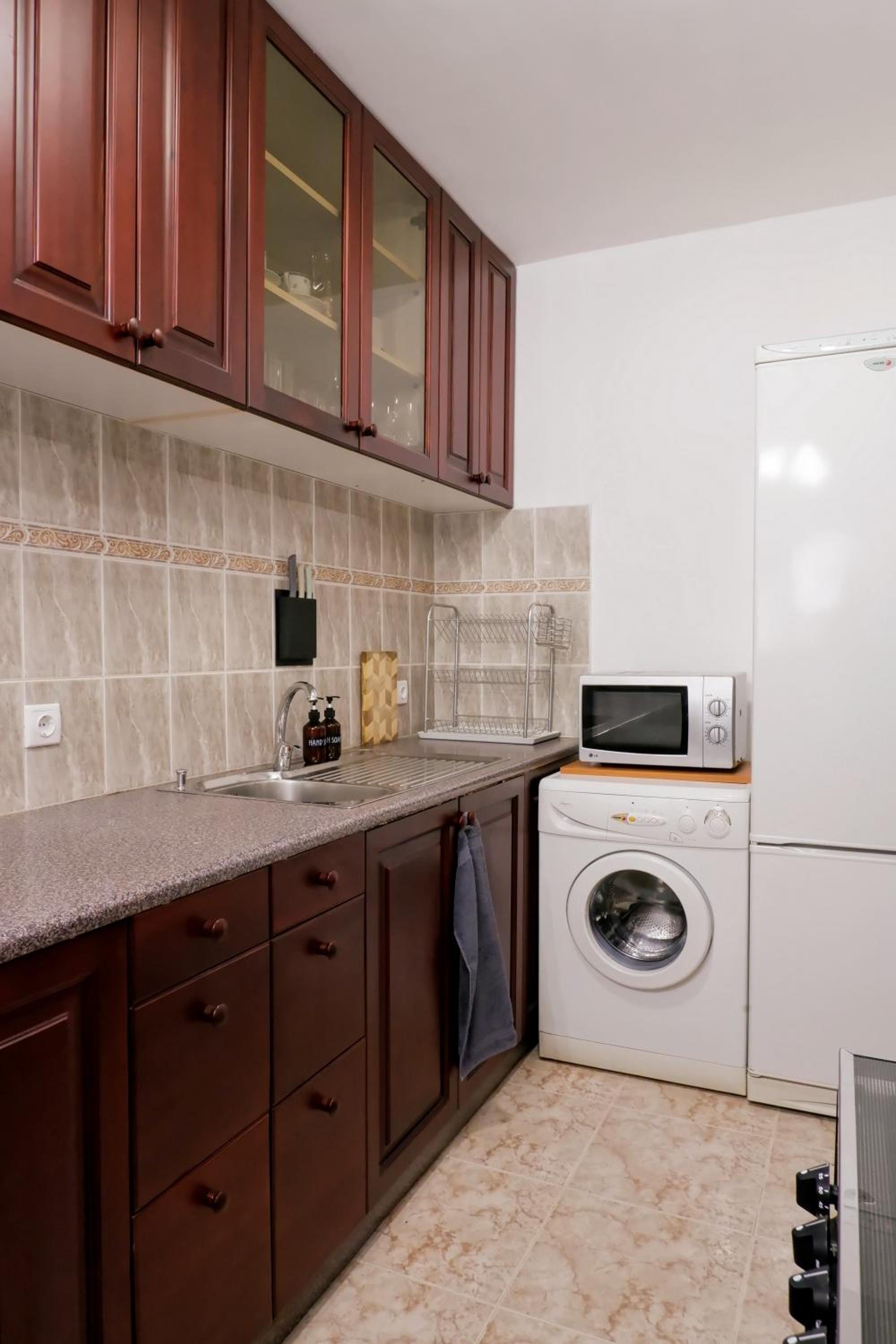 Two-Bedroom Apartment with Balcony photo 3