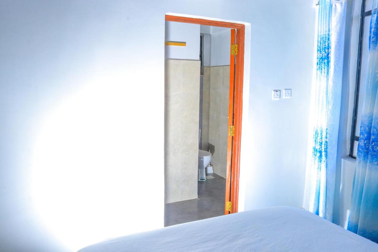 Deluxe Room (2 Adults + 1 Child)