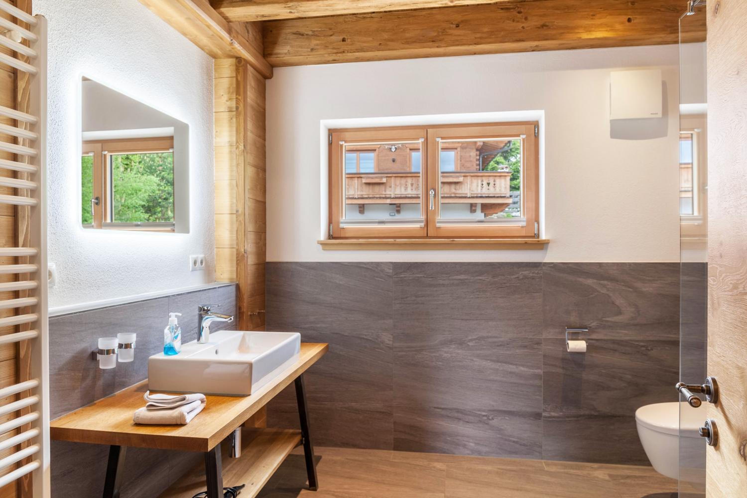 Two-Bedroom Deluxe Apartment with Garden View photo 3