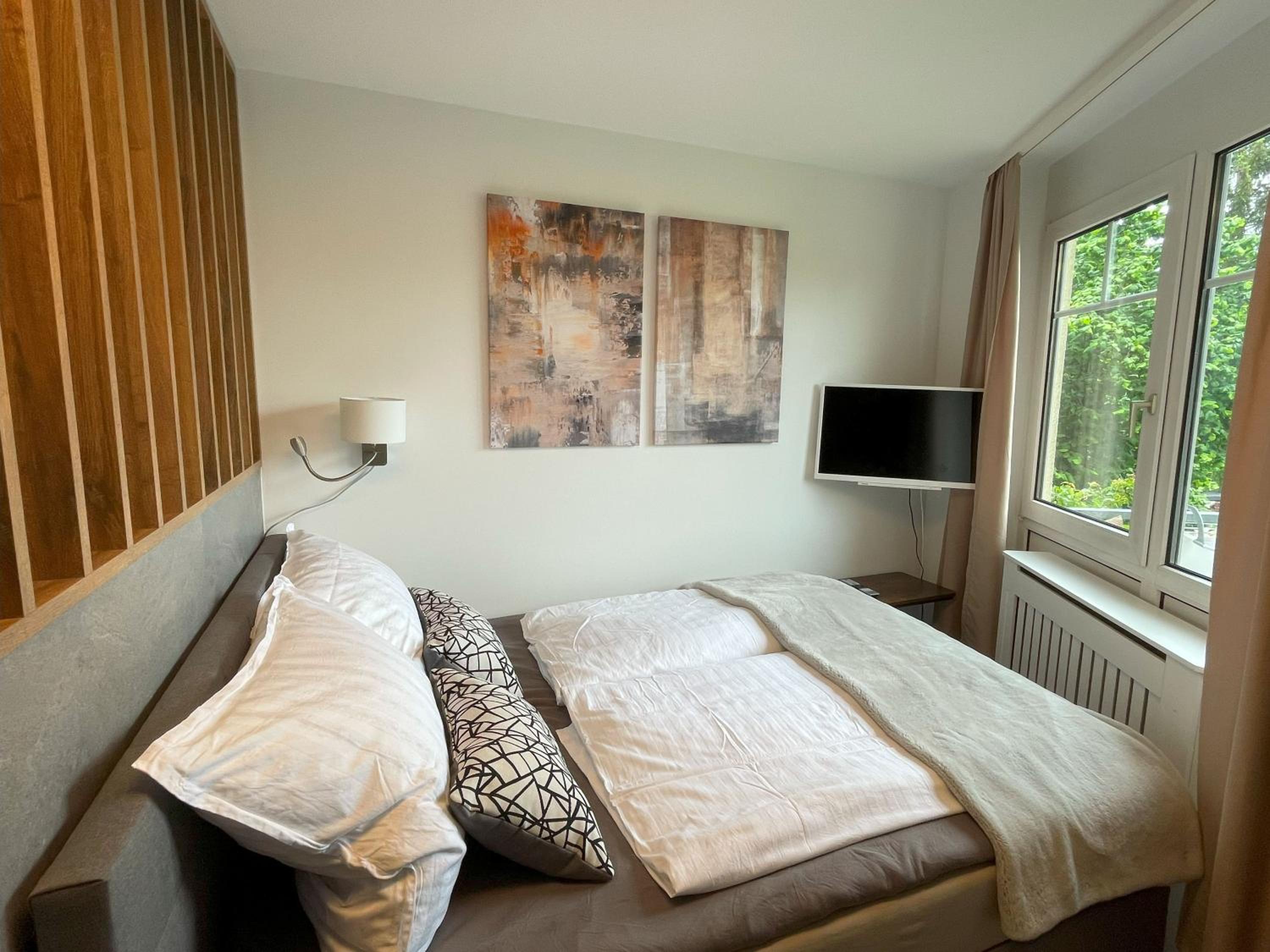 One-Bedroom Apartment photo 1