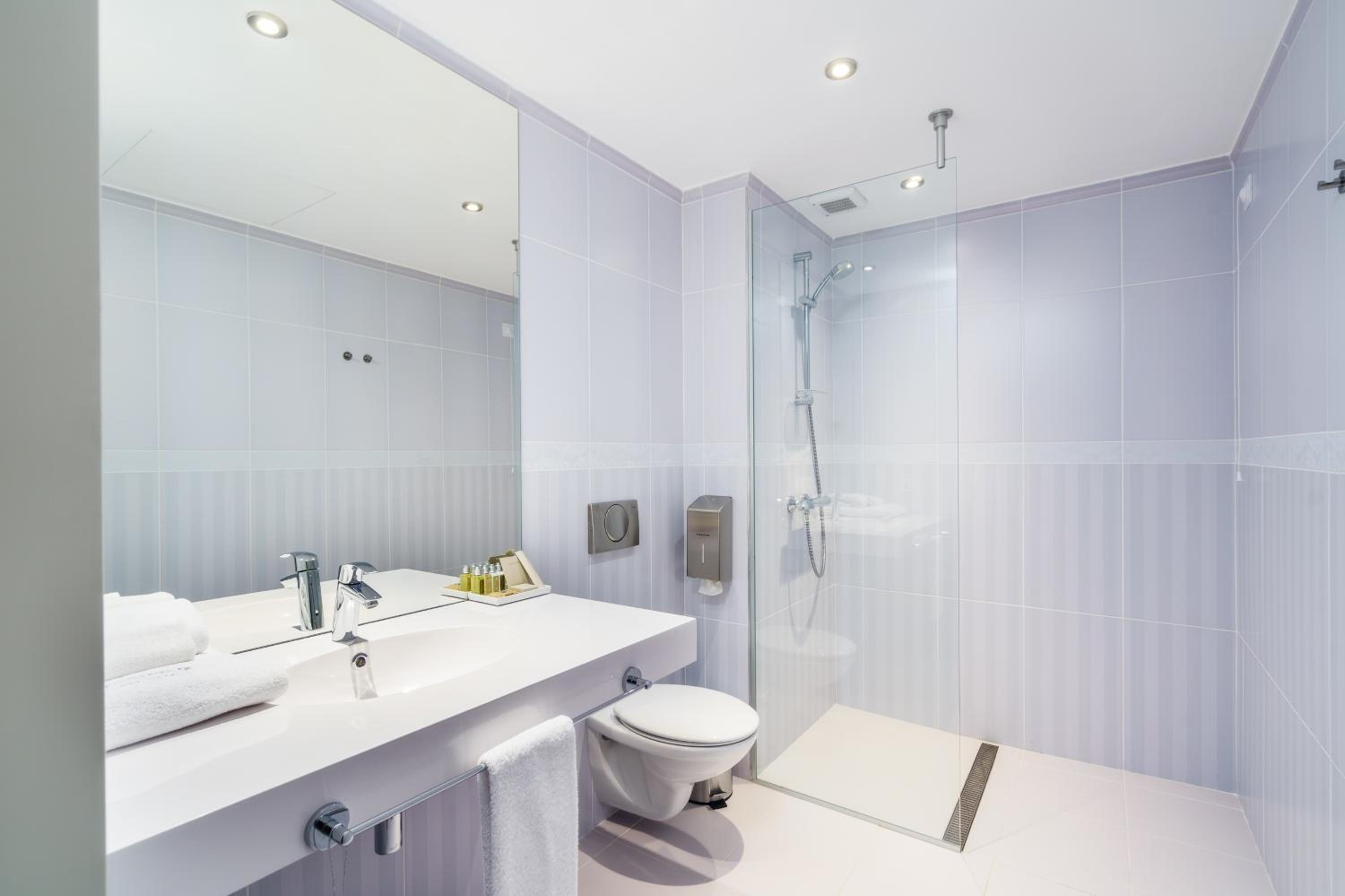 Deluxe Double or Twin Room - Photo 15