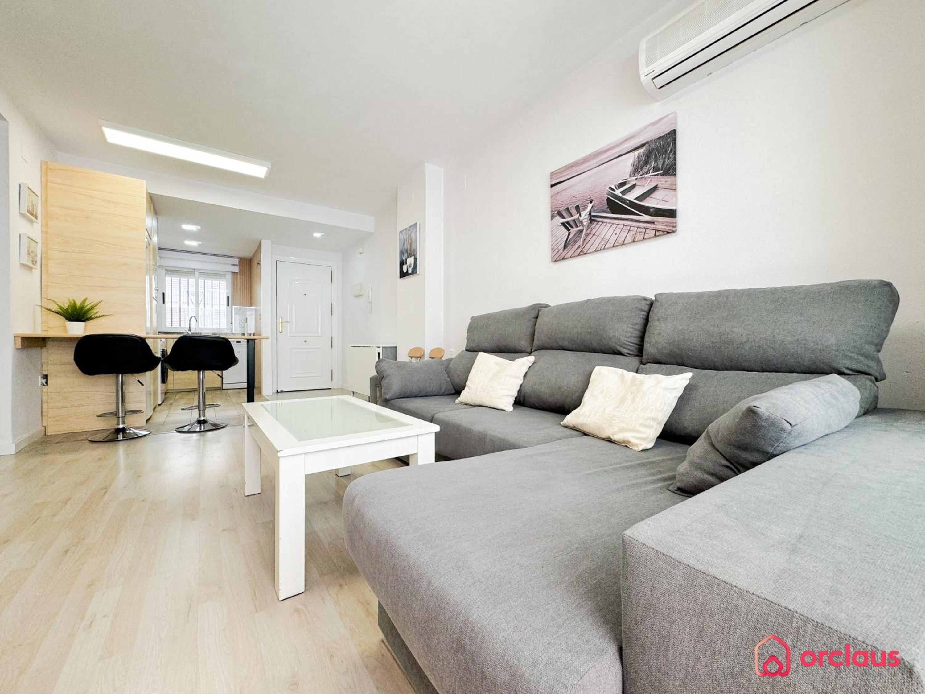 Apartamento de dos habitaciones con balcón