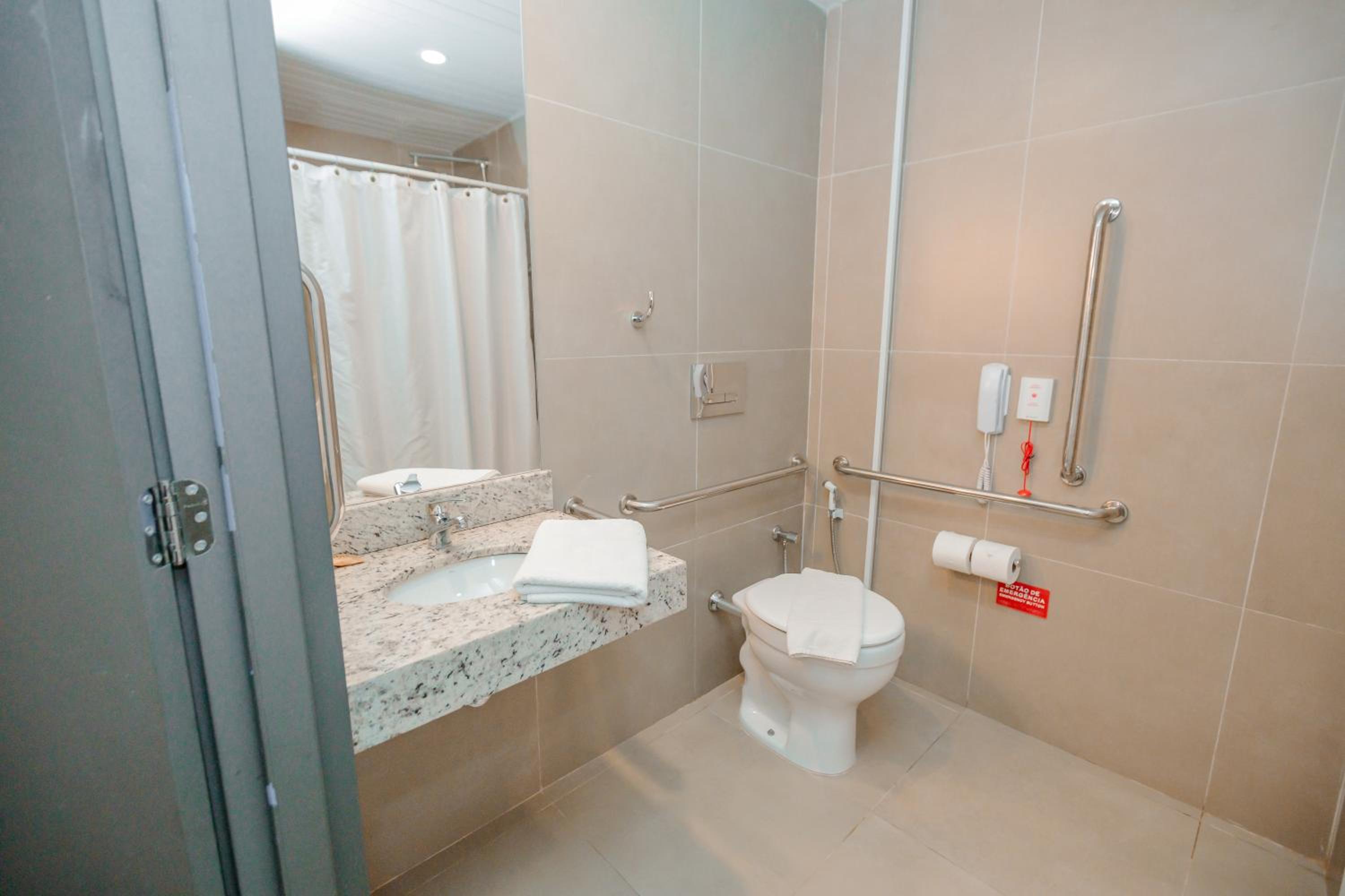 Standard Double Room - Disability Access - Photo 4