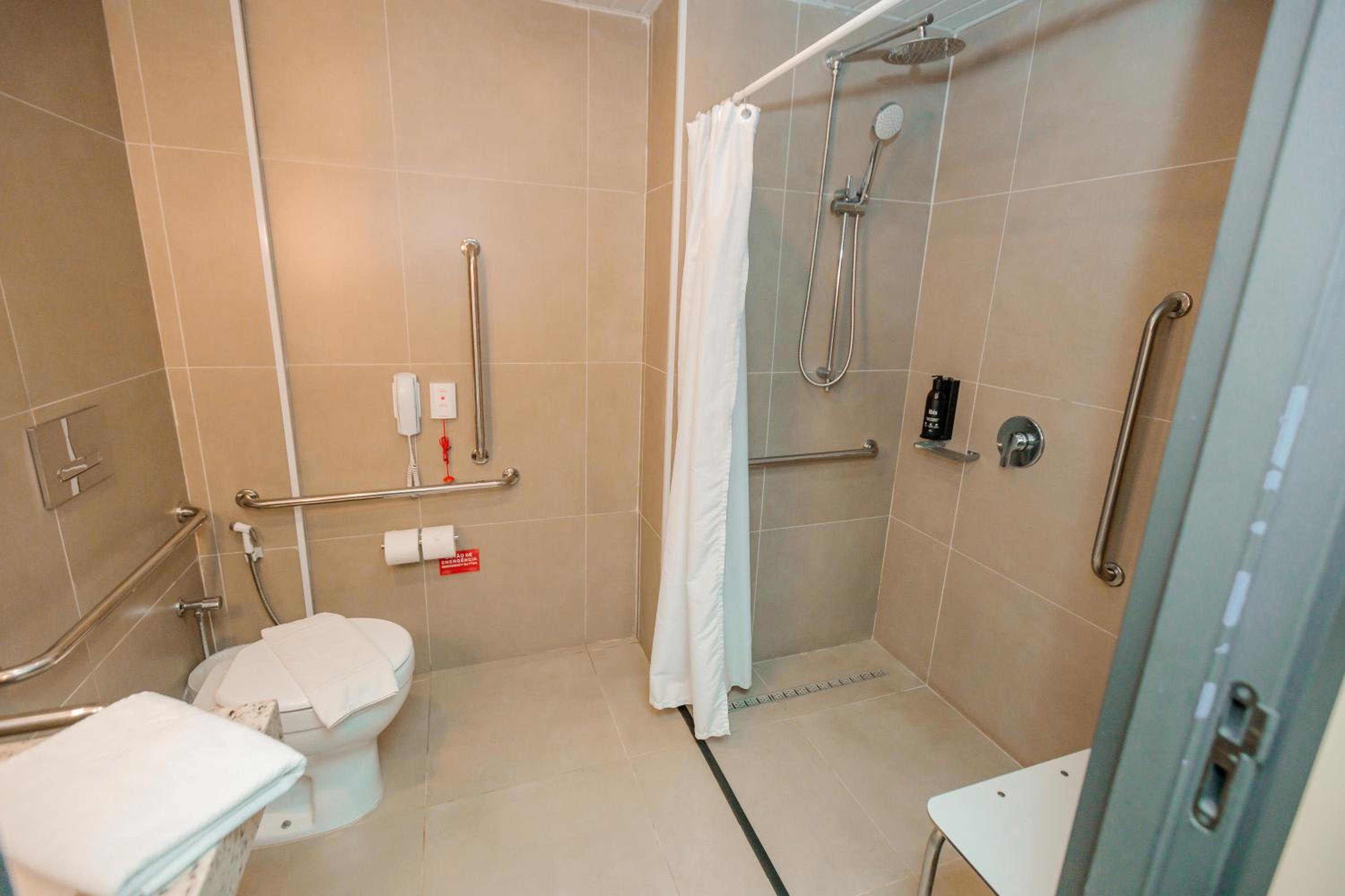 Standard Double Room - Disability Access - Photo 7
