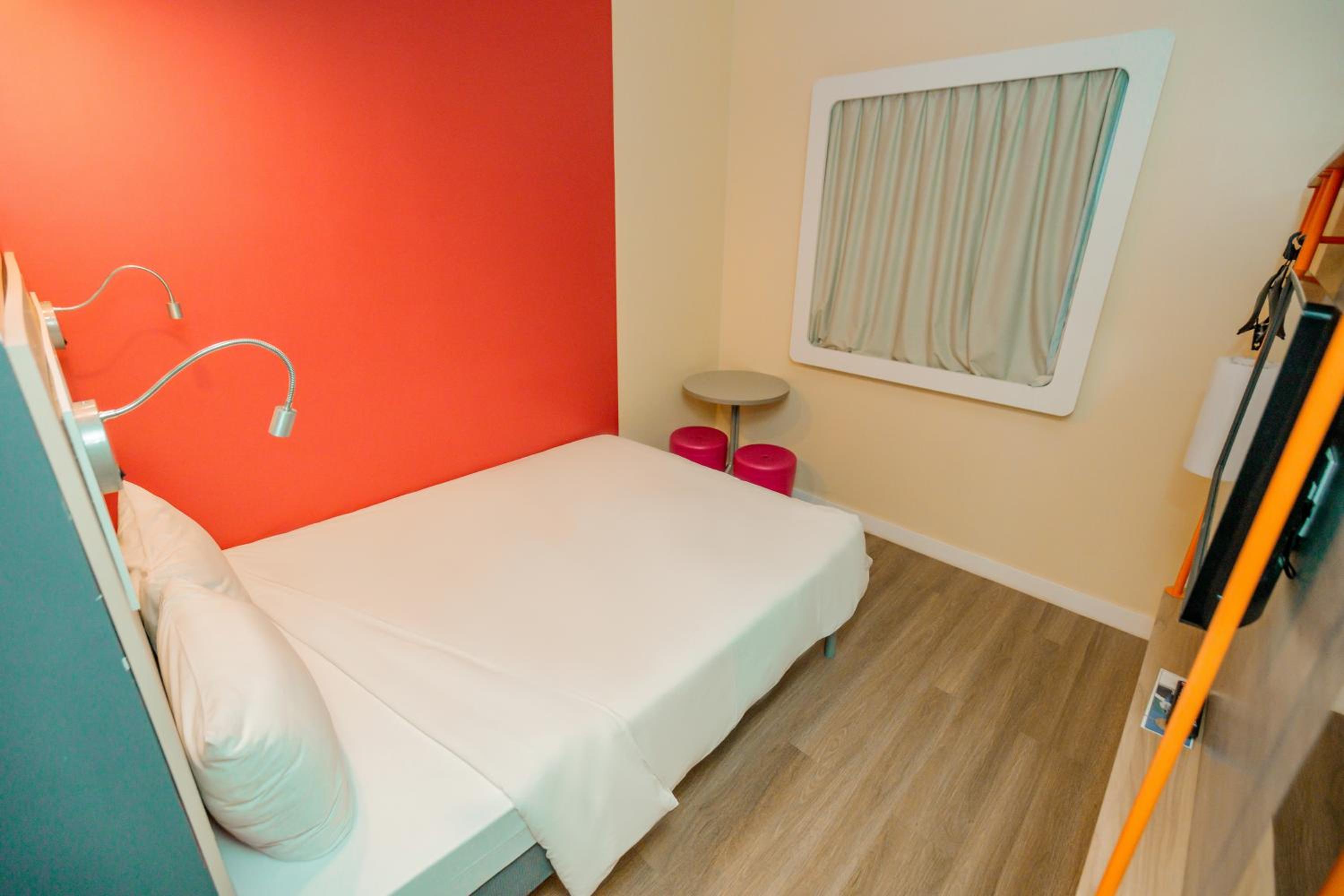 Standard Double Room - Photo 13