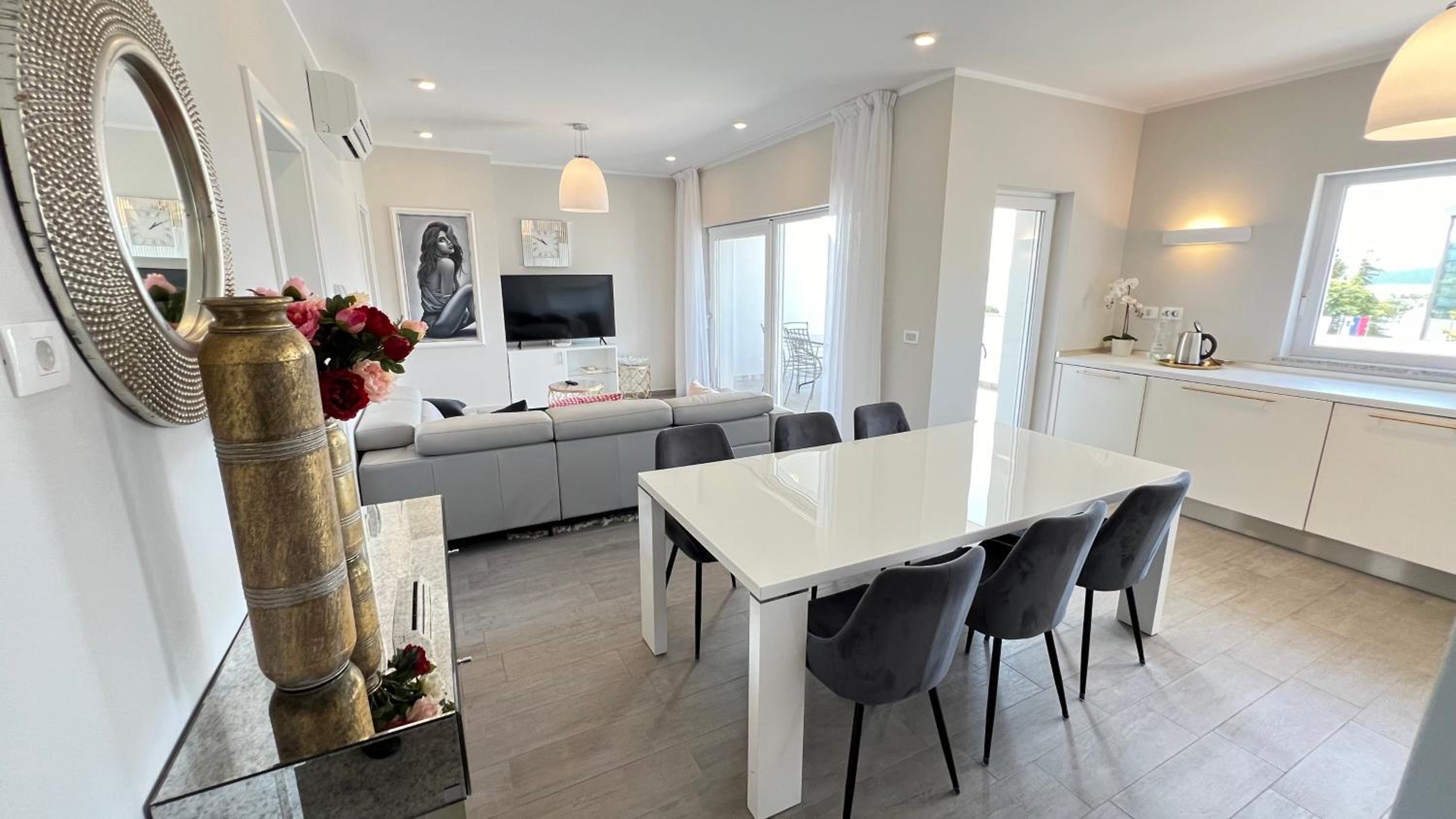 Apartment with Sea View - Photo 14