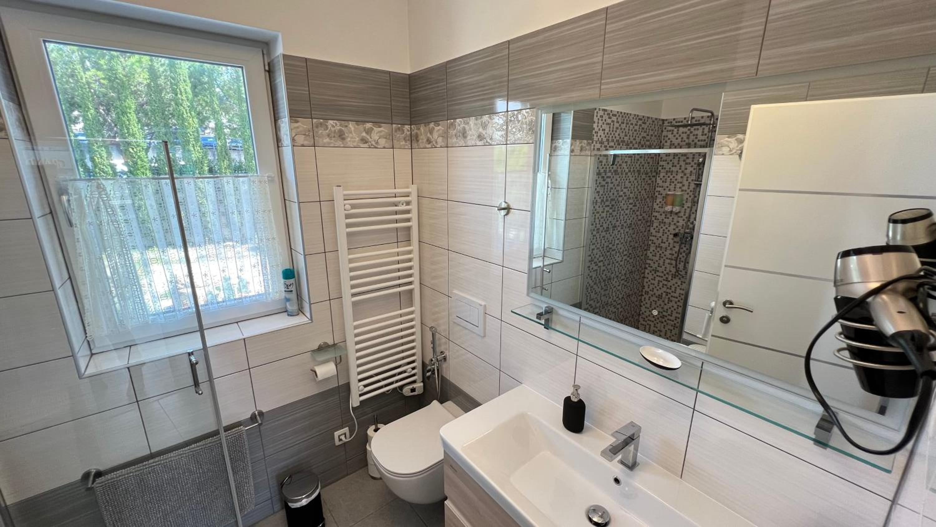 Apartment with Sea View - Photo 7
