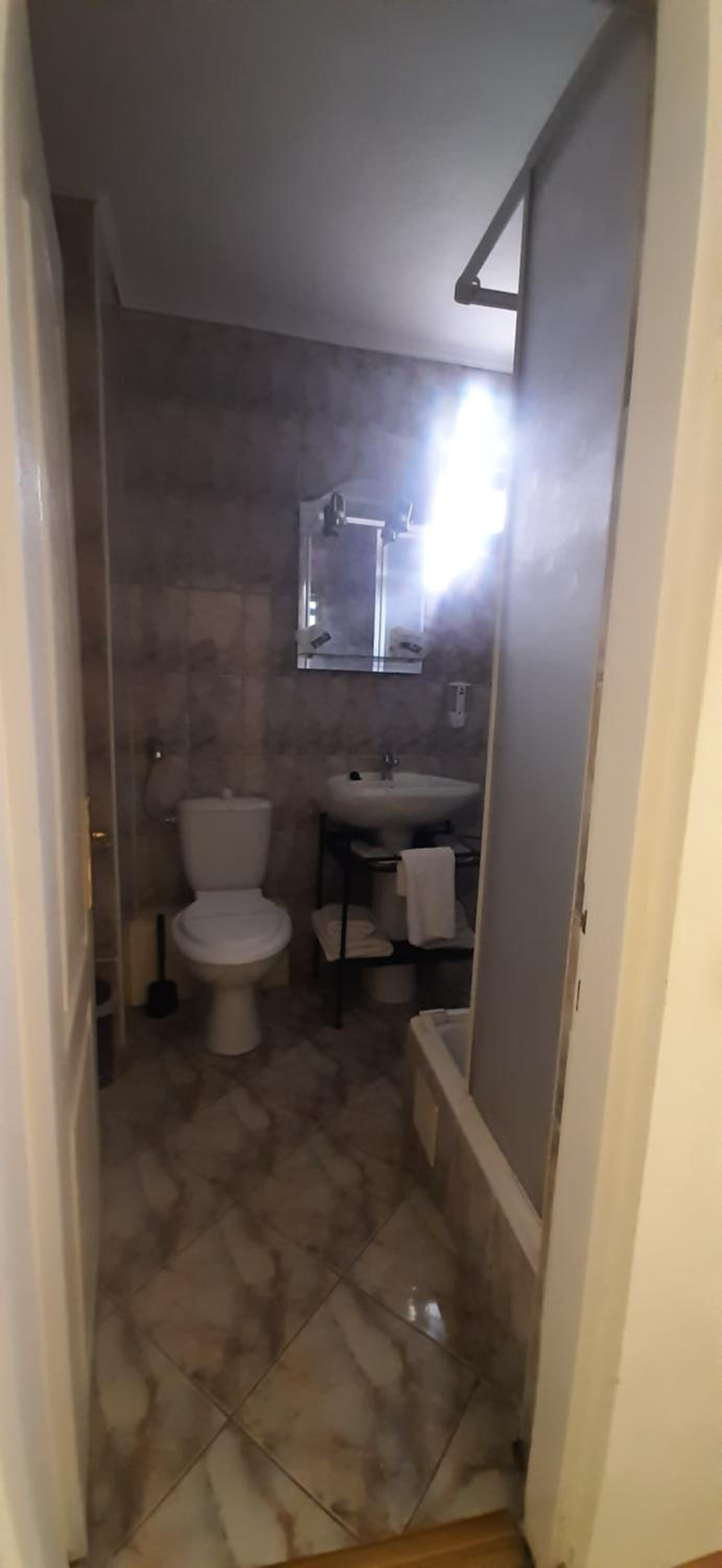 Double Room - Photo 18