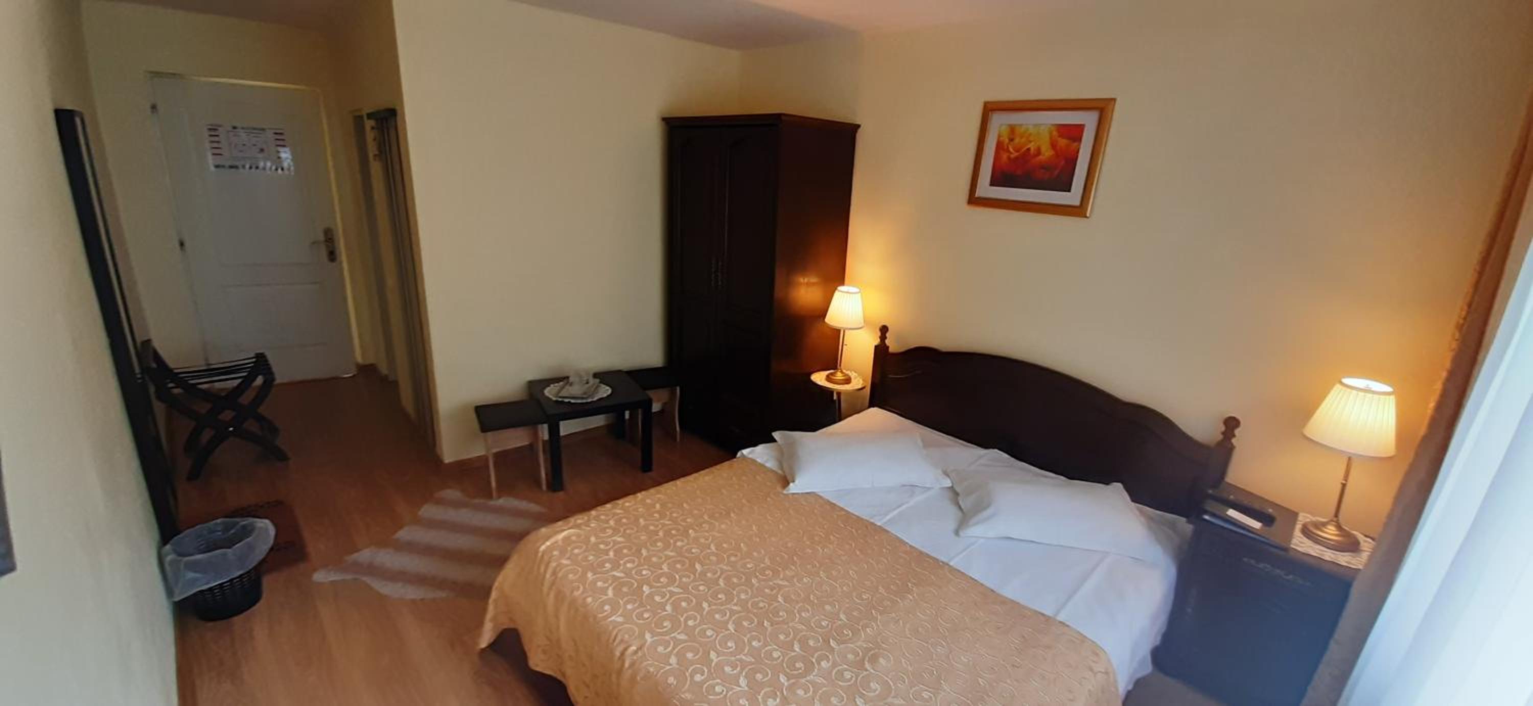 Double Room - Photo 13