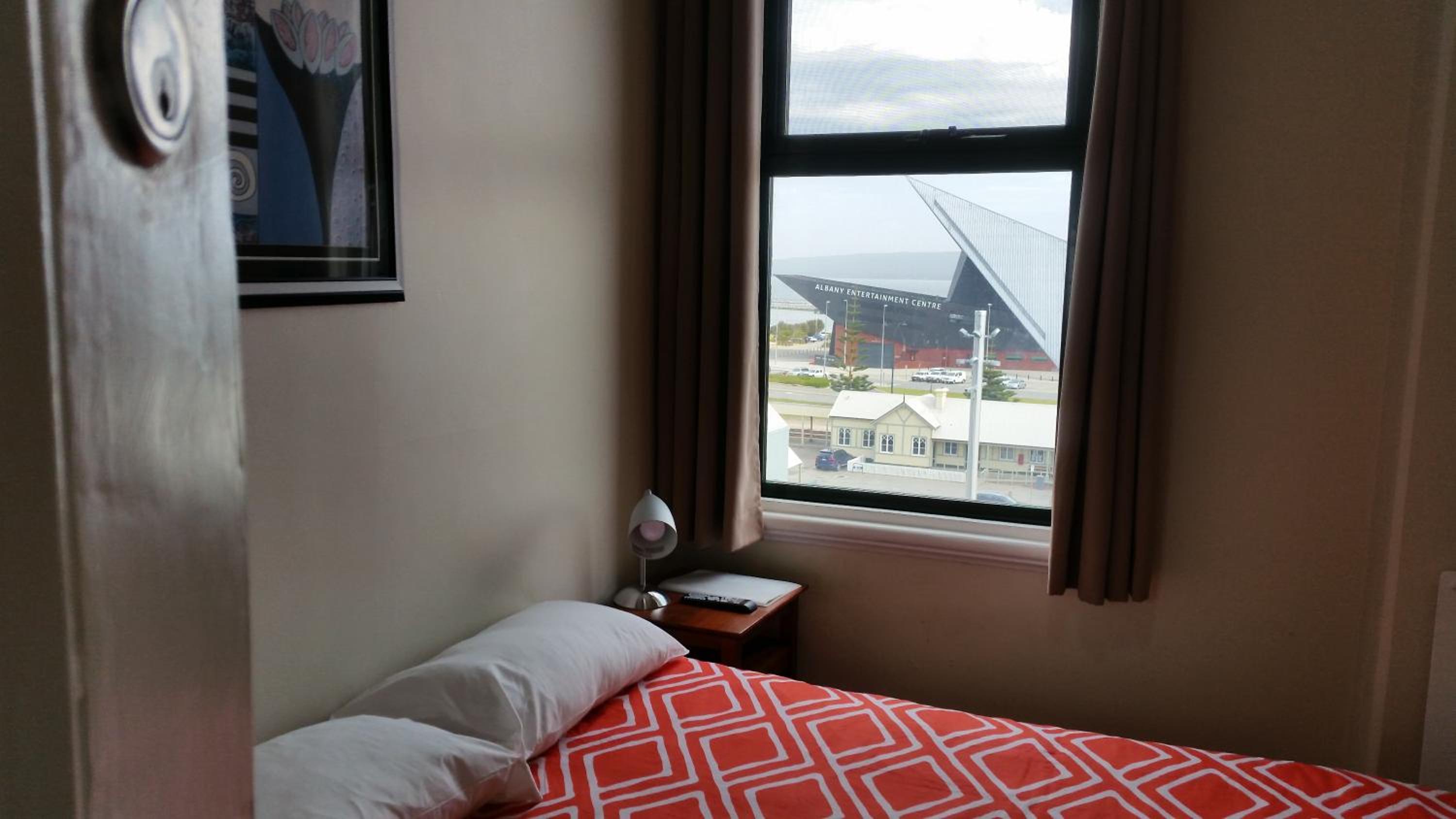 Double Room with Harbor View and Shared Bathroom photo 3