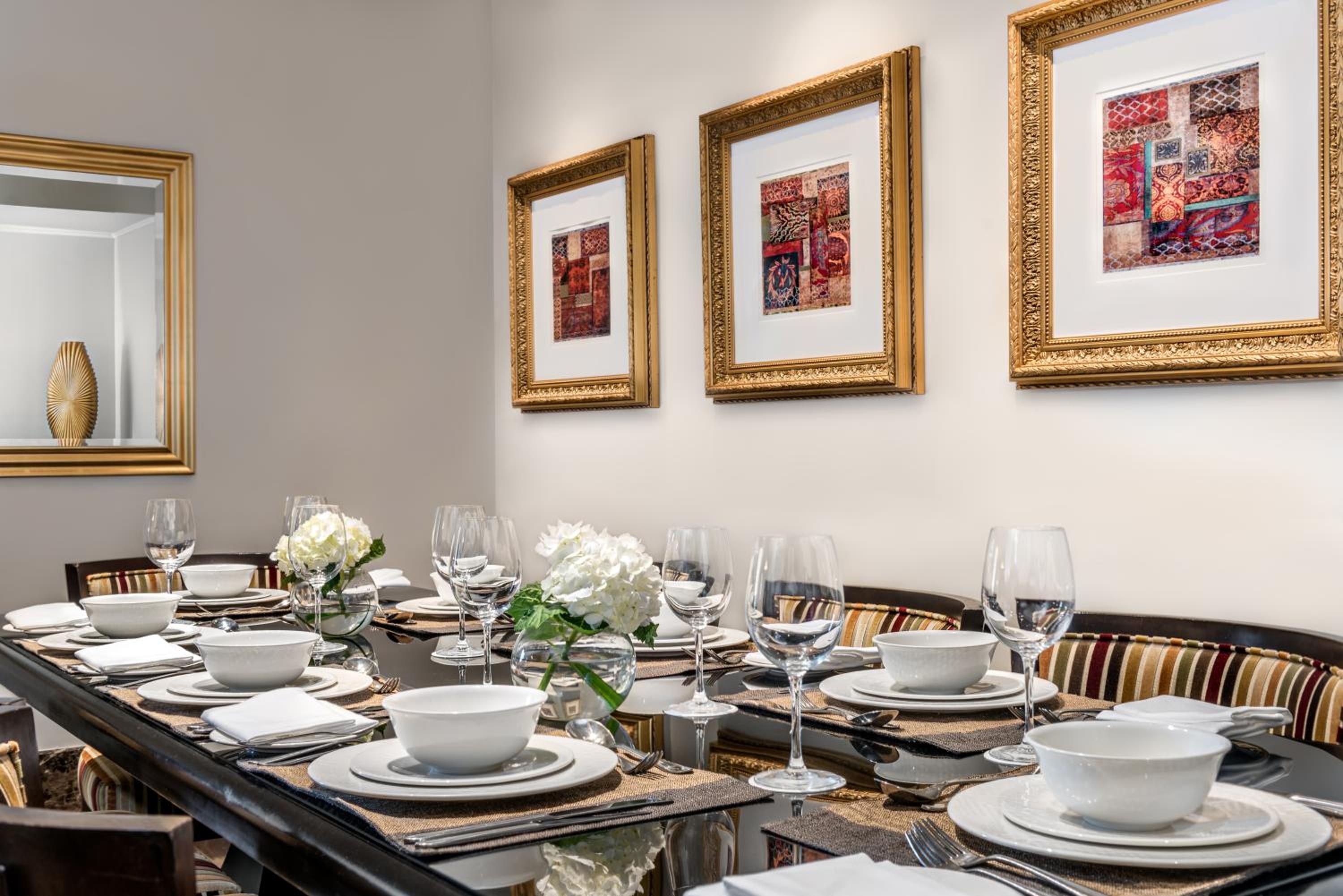 Two Bedroom Royal Suite, Evening Drinks & Canapes Section thumbnail 6