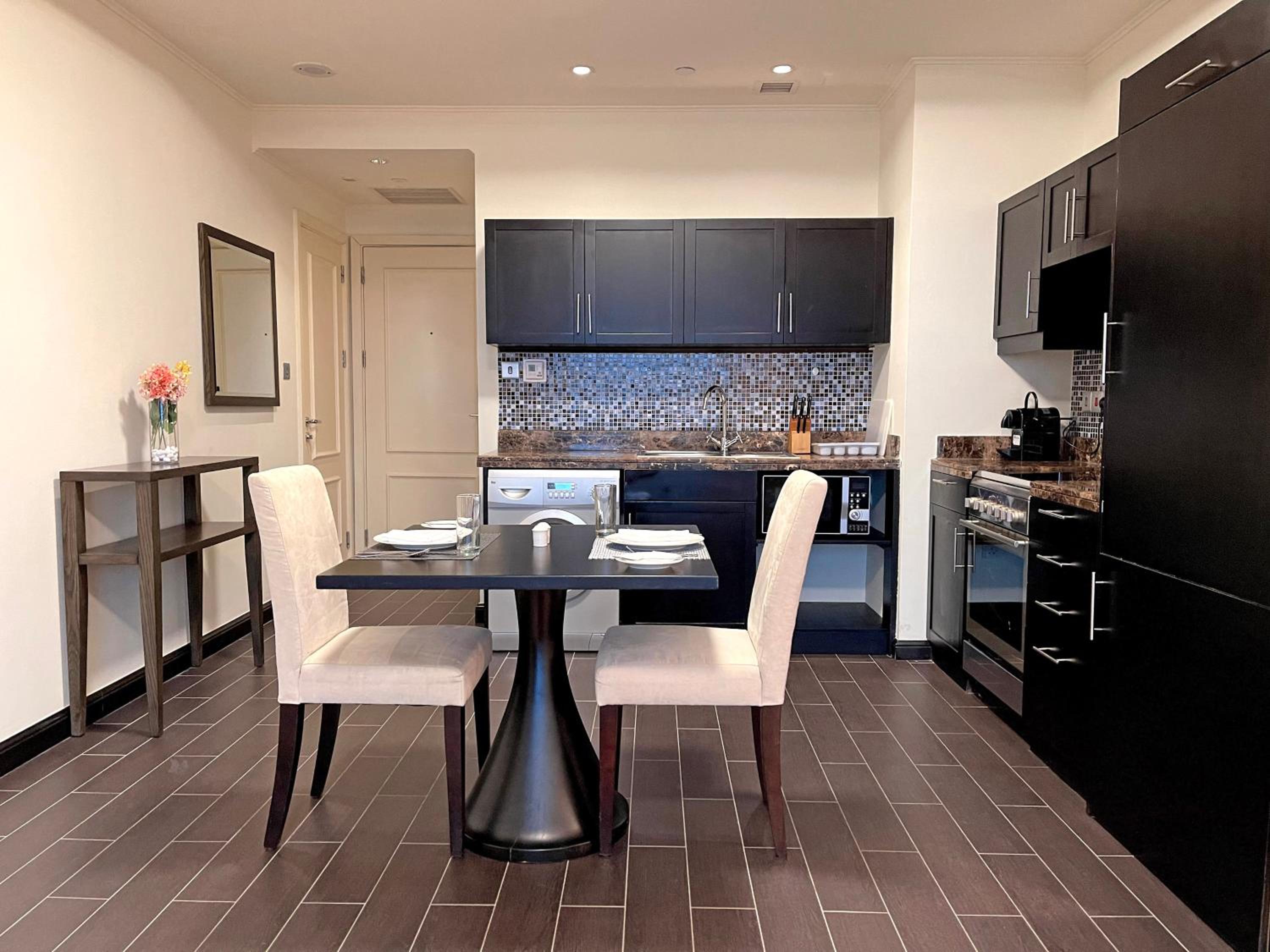 Deluxe Two Bedroom Apartment thumbnail 5