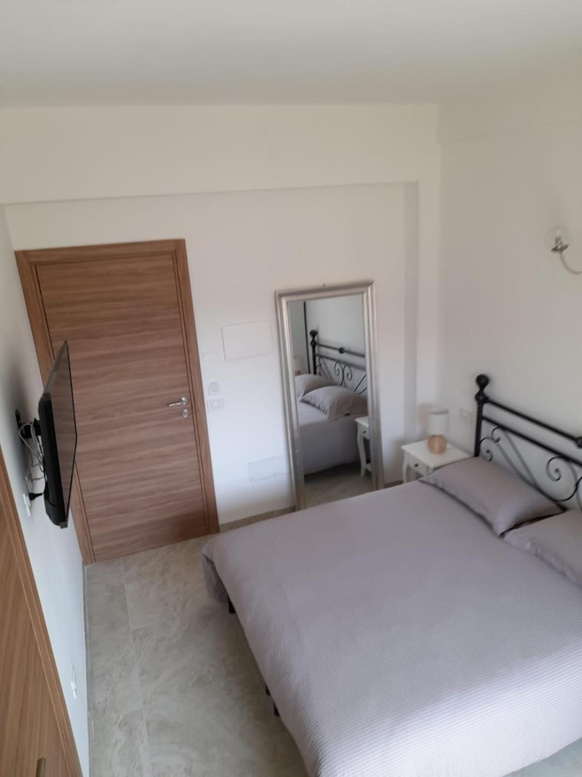 Single Room with Private Bathroom photo 2