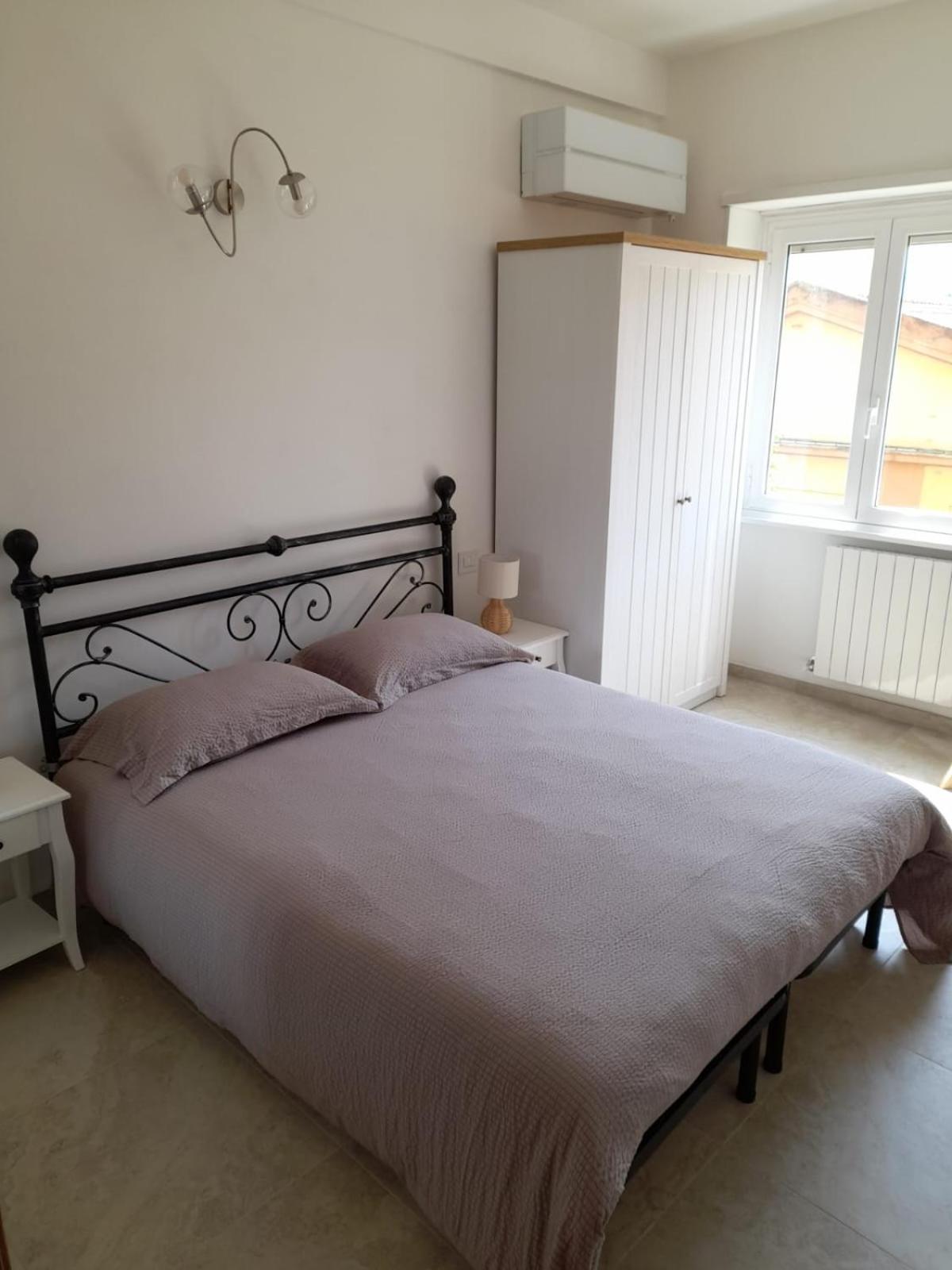 Single Room with Private Bathroom photo 1