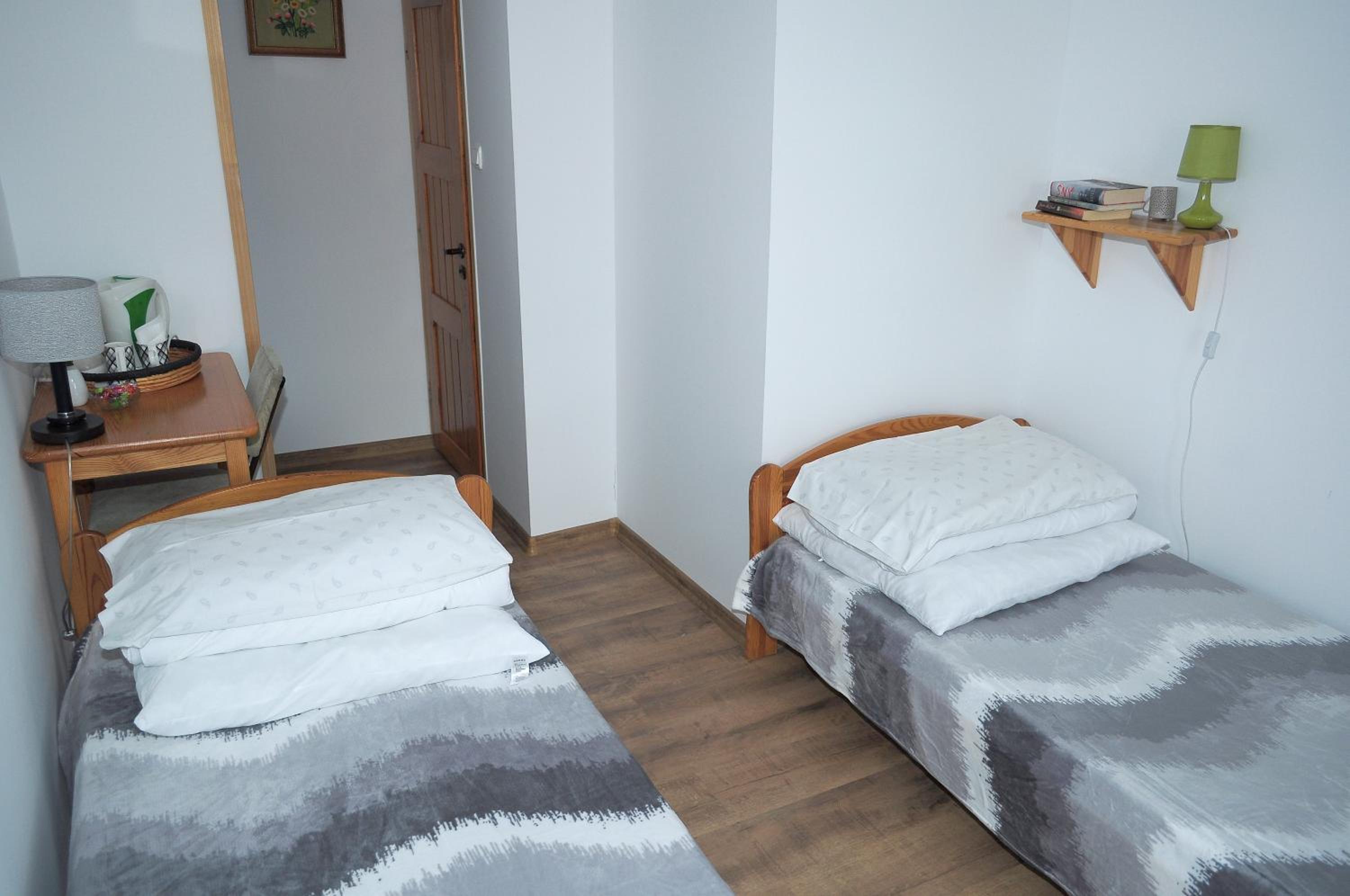 Twin Room with Private Bathroom - Photo 5