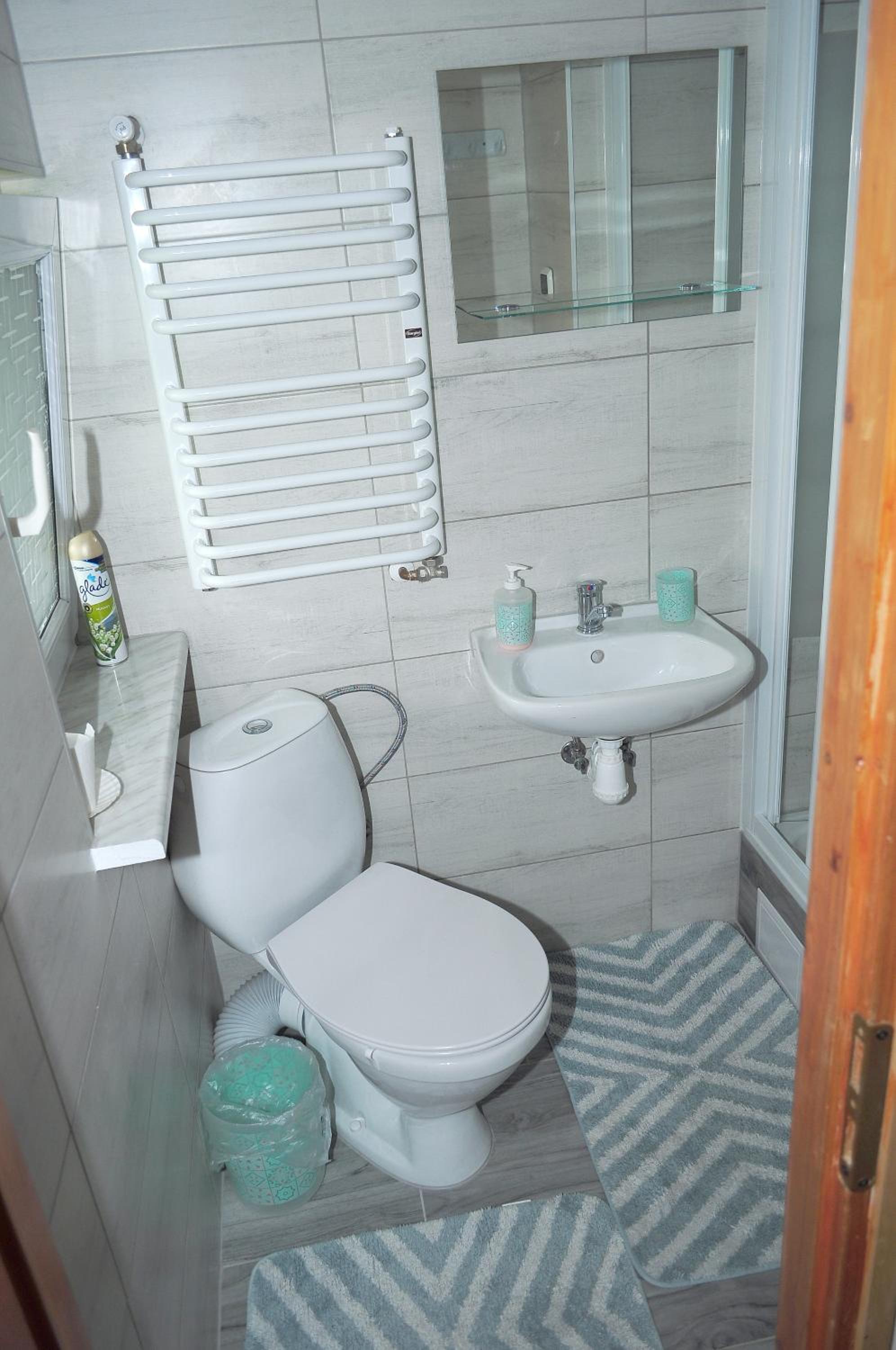 Twin Room with Private Bathroom - Photo 6