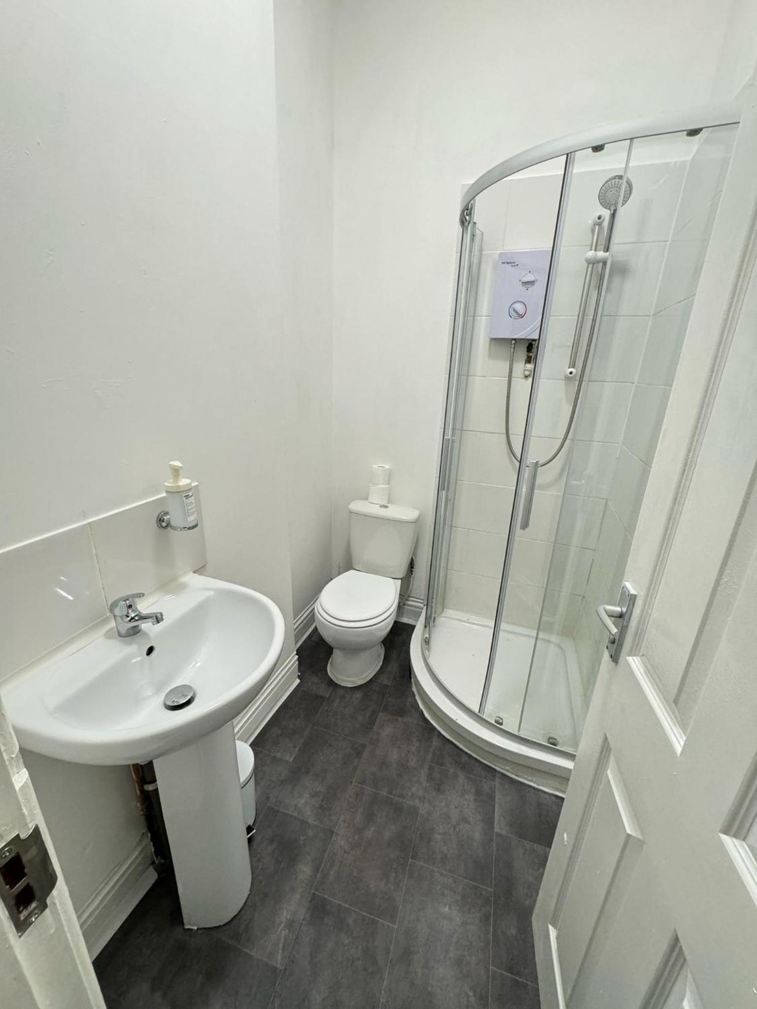 Economy Double Room photo 2