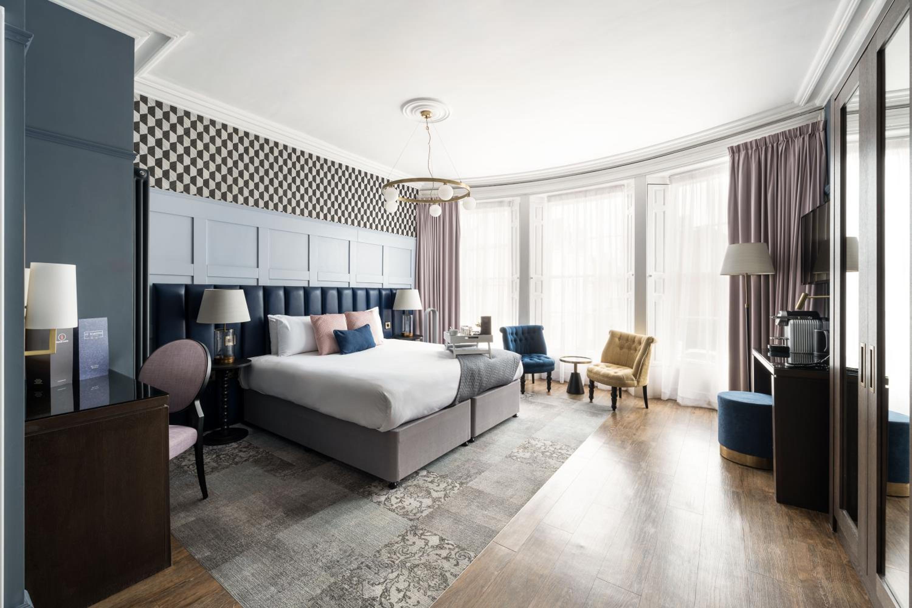Deluxe King Room - Photo 1
