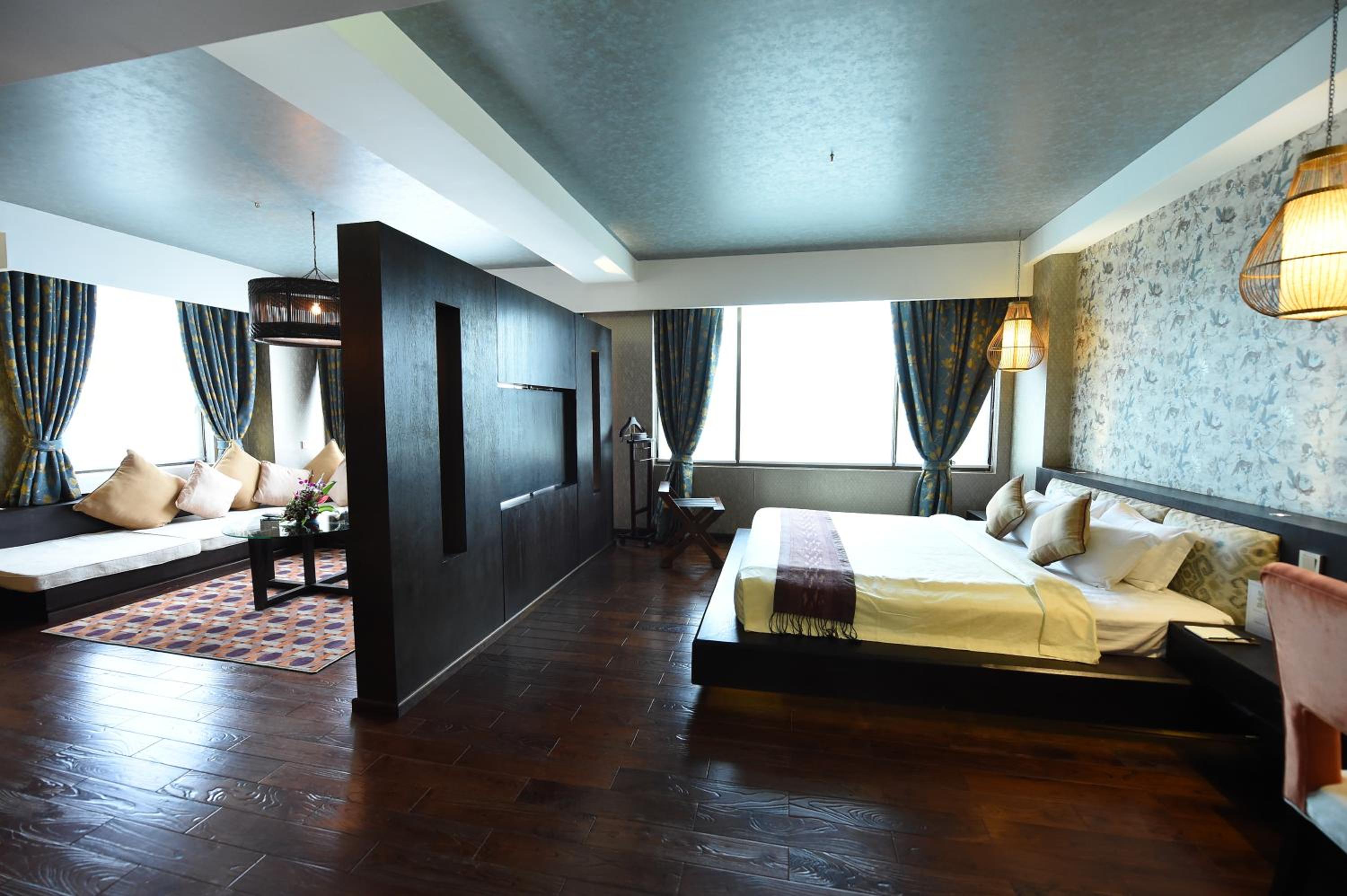 Business Suite photo 2