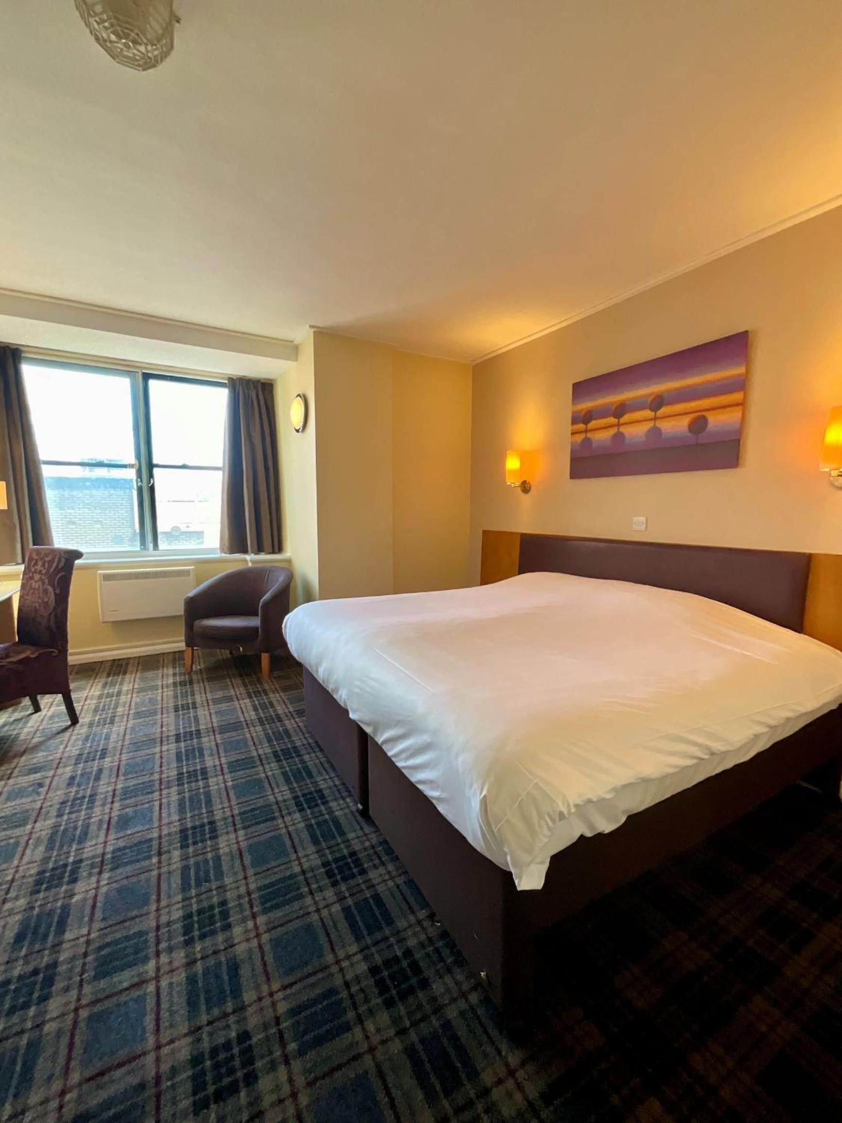Standard Double or Twin Room - Photo 16
