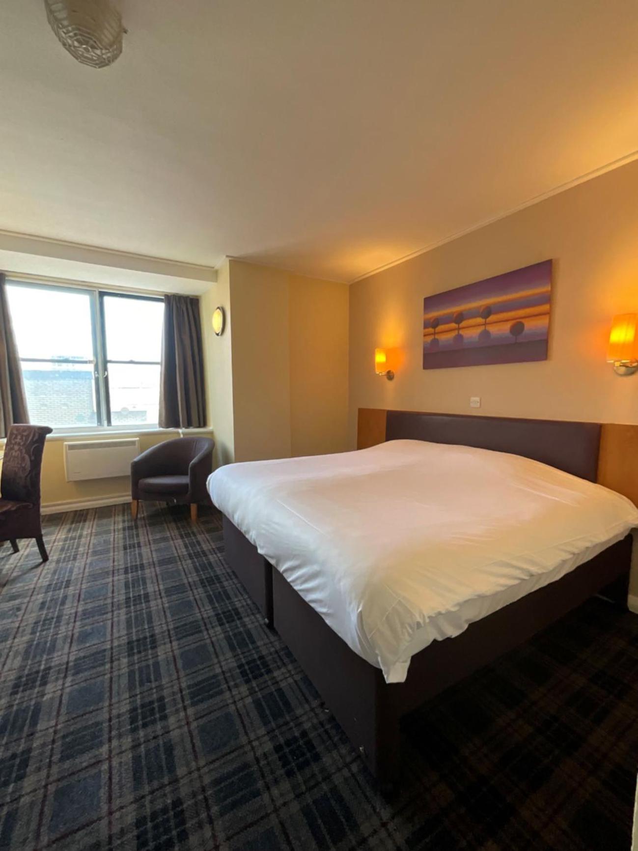 Standard Double or Twin Room - Photo 11
